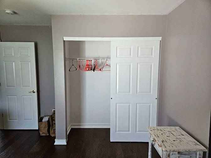 One story 3 bedroom, 2 bath house with a full basement, full kitchen, garage, and fenced in backyard. The room is an average sized private room with a closet, single window and a shared bath. The room will come with a dresser, bed frame, and single bedside table. The neighborhood is very nice and safe as you can get. I am very close to an elementary school, a lake and multiple parks.