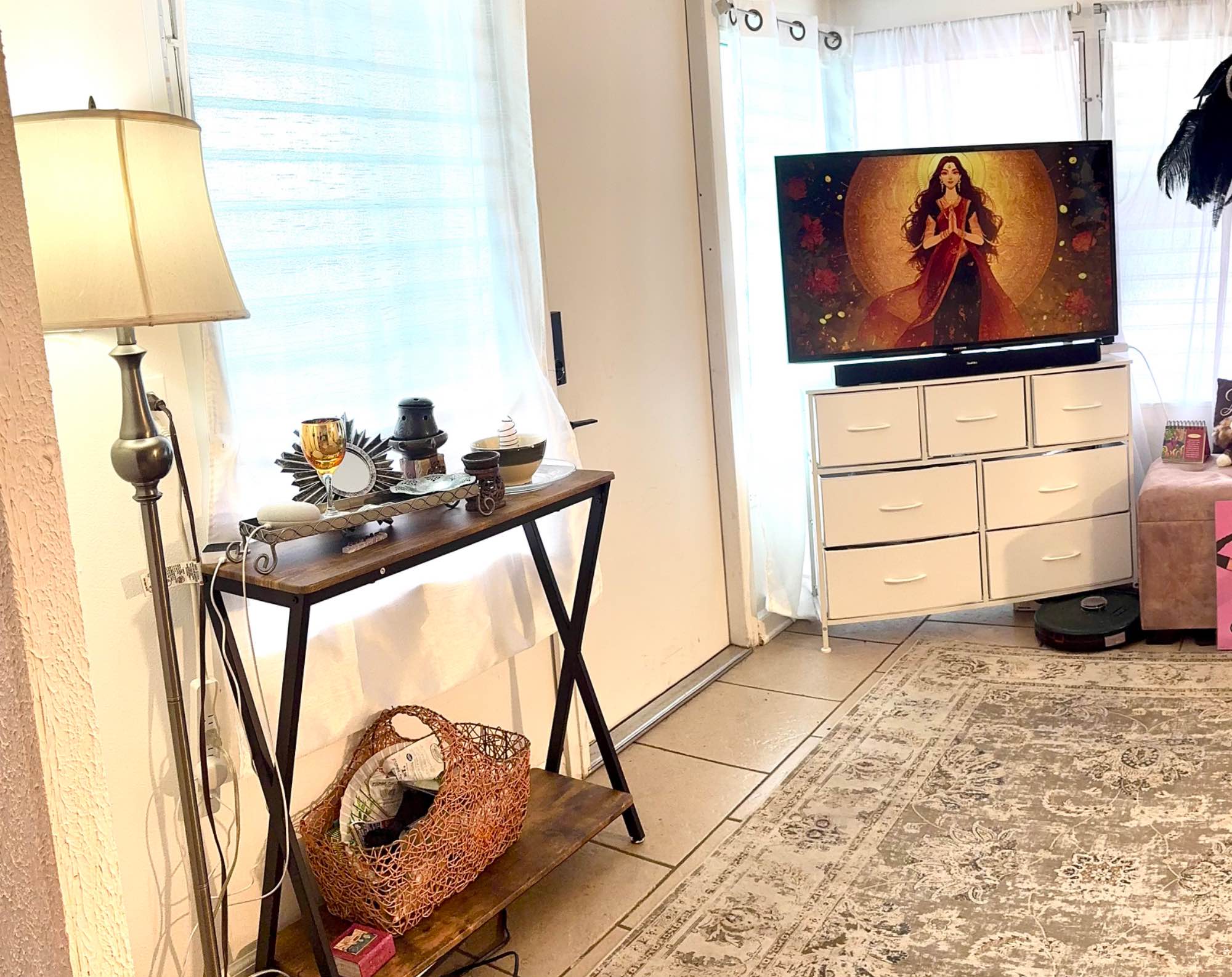 LADIES ONLY
Clean and Quiet Room Available Near Hallandale Beach Blvd
It looks much better than the pictures, I don't feel comfortable sharing pictures online, You can text me to schedule a video call on 786 368 82 82
Shared House: Join a professional lady in a welcoming home, featuring all appliances, including a washer and dryer. Enjoy complete access to a full kitchen, living room, office and bathroom.
Spacious Backyard: A large, private backyard awaits you, with outside shower for summer time, perfect for outdoor workouts, gardening, or grilling.
Safe Neighborhood: Located in a secure area, providing peace of mind.
Details:
Rental is on a month-to-month basis, requiring a 60-day notice to vacate.
Rent: $800, plus 50 % of utility costs, approx. $150 extra (cable, internet, water, and FPL).
The room has its independent entrance, and street parking is available.
A security deposit plus one month’s rent is required.
Conveniently situated near shops, I-95, and the beach, with easy access to the express lanes for north or south travel.
Preferences:
Ideal for working women who speak English, Portuguese and Spanish.