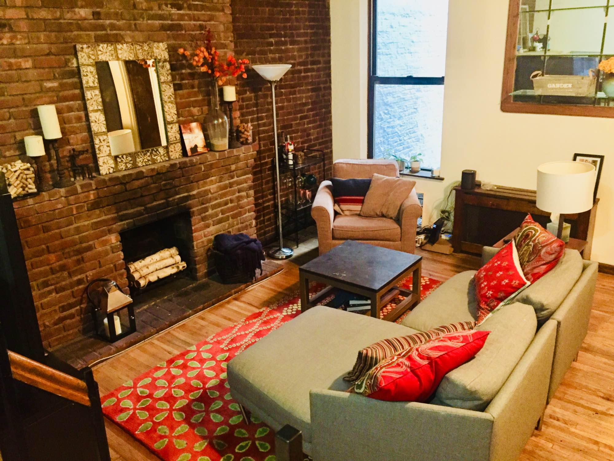 Warm and cozy UWS home! Exposed brick, fireplace, high ceilings, and a separate office space/spare bedroom make the place feel spacious and homey! Trader Joe’s and Fairway are just around the corner! You can get any genre of food in a 3 block radius. 1/2/3 trains less than a block away. B/C trains 2 blocks away. Small building with laundry in the basement. Looking for someone to take over the lease because I am moving. One incredible female roommate who is very clean and quiet. 