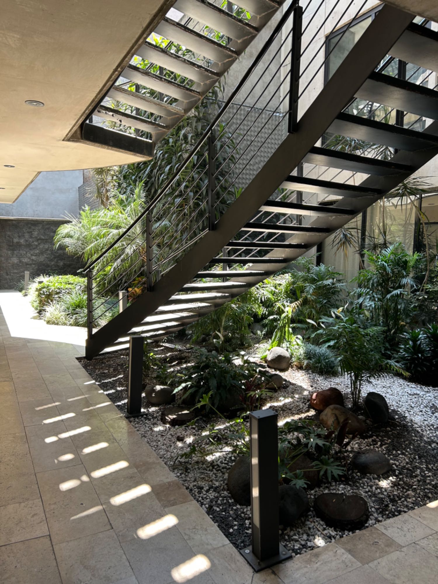 Looking for a flat mate to share my apartment in Roma Norte, only one block away from Cibeles. 

The apartment is huge, 125 sqm for two people. It is exterior and fully furnished, including an Italian espresso machine and a Nespresso for your morning coffee. 

The room is very spacious, with a large closet and lots of natural light. The room is unfurnished and it has its own bathroom.

The price of the rent does not include services nor cleaning, which account for approx. $1,500 per month. A one-month deposit is required before moving.

The apartment is LGBT+ and expat-friendly. 

I work at a tech company, 3 days onsite and 2 days remotely. I speak English, French, German and Portuguese.
