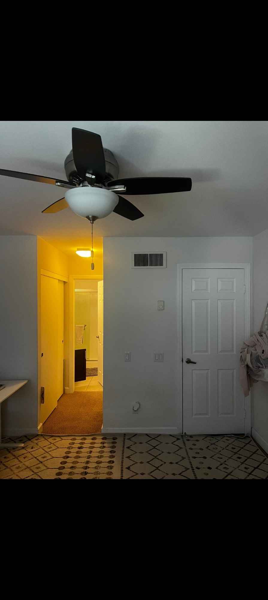 Hello, My current roommate is moving out to Texas. I’m looking for a new roommate to start the new lease with me on November 1st.
Please contact me if you’re interested Rent is $1616 a month+utilities (2 bed / 2 bath, W&D in unit, on site parking Please text me for more info 203-613-6231