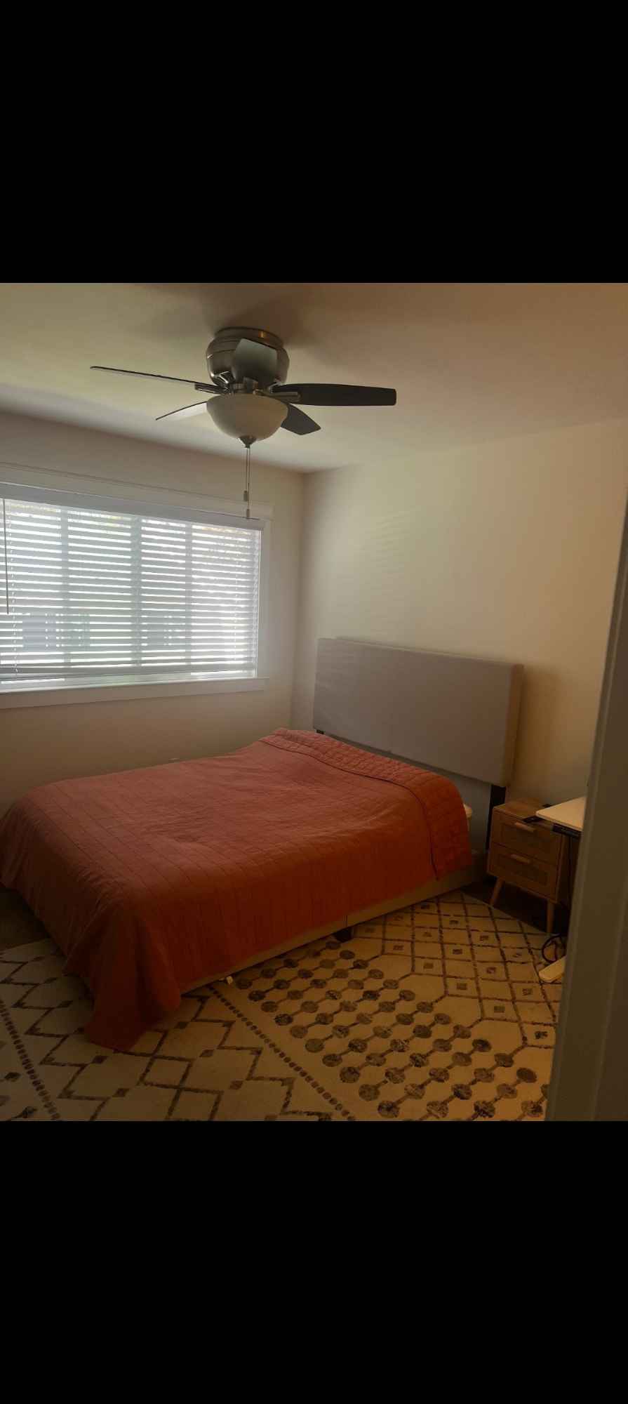 Hello, My current roommate is moving out to Texas. I’m looking for a new roommate to start the new lease with me on November 1st.
Please contact me if you’re interested Rent is $1616 a month+utilities (2 bed / 2 bath, W&D in unit, on site parking Please text me for more info 203-613-6231