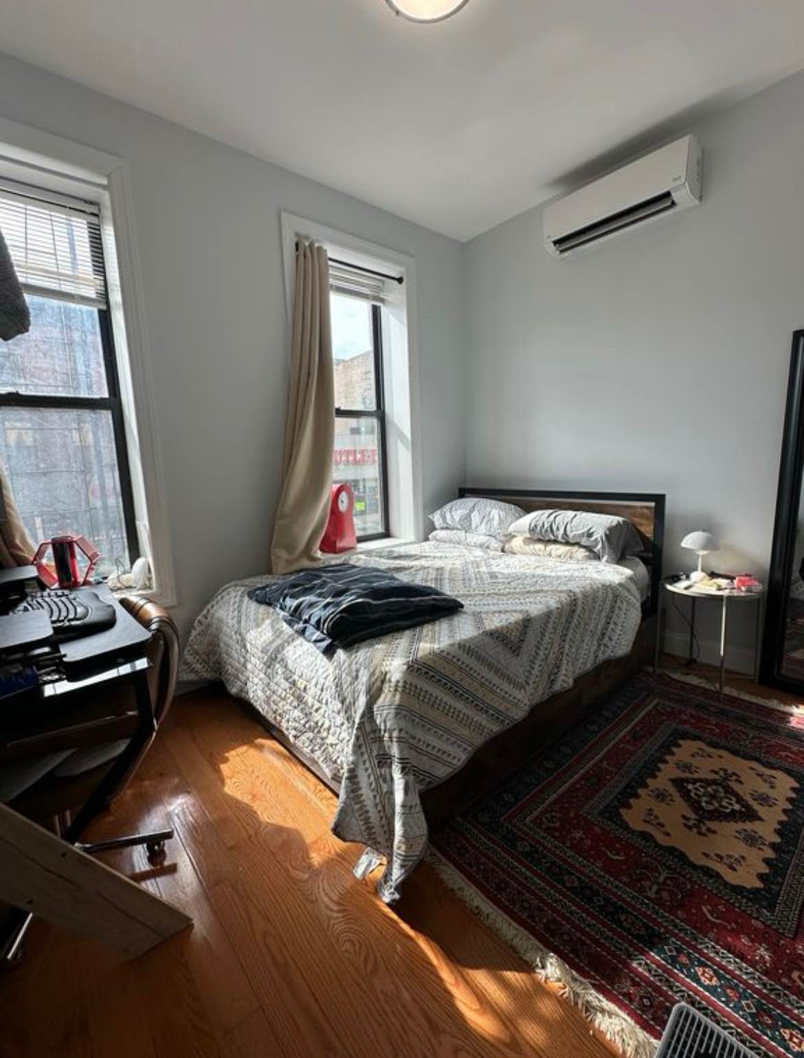 Hi, My apartment is available for rent. Utilities (Electricity, Gas, AC, Heat, WiFi) are included in the rent price.

The room is fully furnished, the apartment is in a great location only few blocks away from the train station and Hospitals. There are many stores, shops, restaurants, and supermarkets within walking distance away. Also, a laundry mat is in the building in the basement, open 24/7, and a couple of great pizza places, as well as nice restaurants- Chinese , Mexican and Japanese and the likes.

If you're looking for a friendly, clean, peaceful, spacious place in the city, I strongly recommend my apartment. 

Message me for more info and to  schedule a meet-up/viewing.WHATSAPP (908 657‑8521‬)