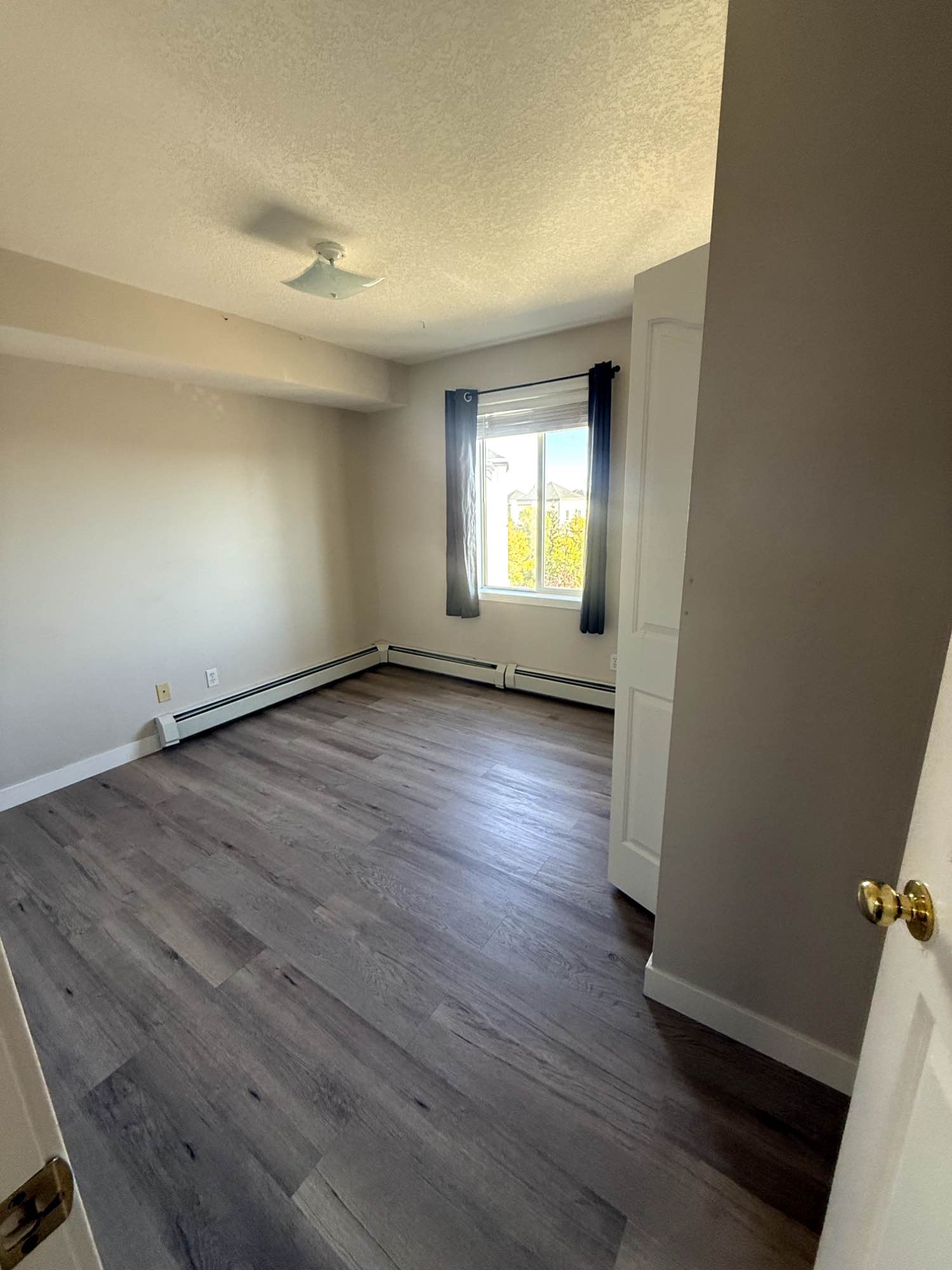 Hi I'm Jack, I'm a trans male, looking for a like minded roomate, trans or queer 
Must be tidy, share household chores, responsible & respectful. 
I'm pretty quiet, not into parties, &  I have a cat, 

2 bedroom 2 bath 4th floor condo, Non smoking condo 
furnished shared living space, own bathroom, 
Under gound parking, fireplace, elavator 
walking distance to LRT & busses 
1 cat allowed  no dogs sorry 
