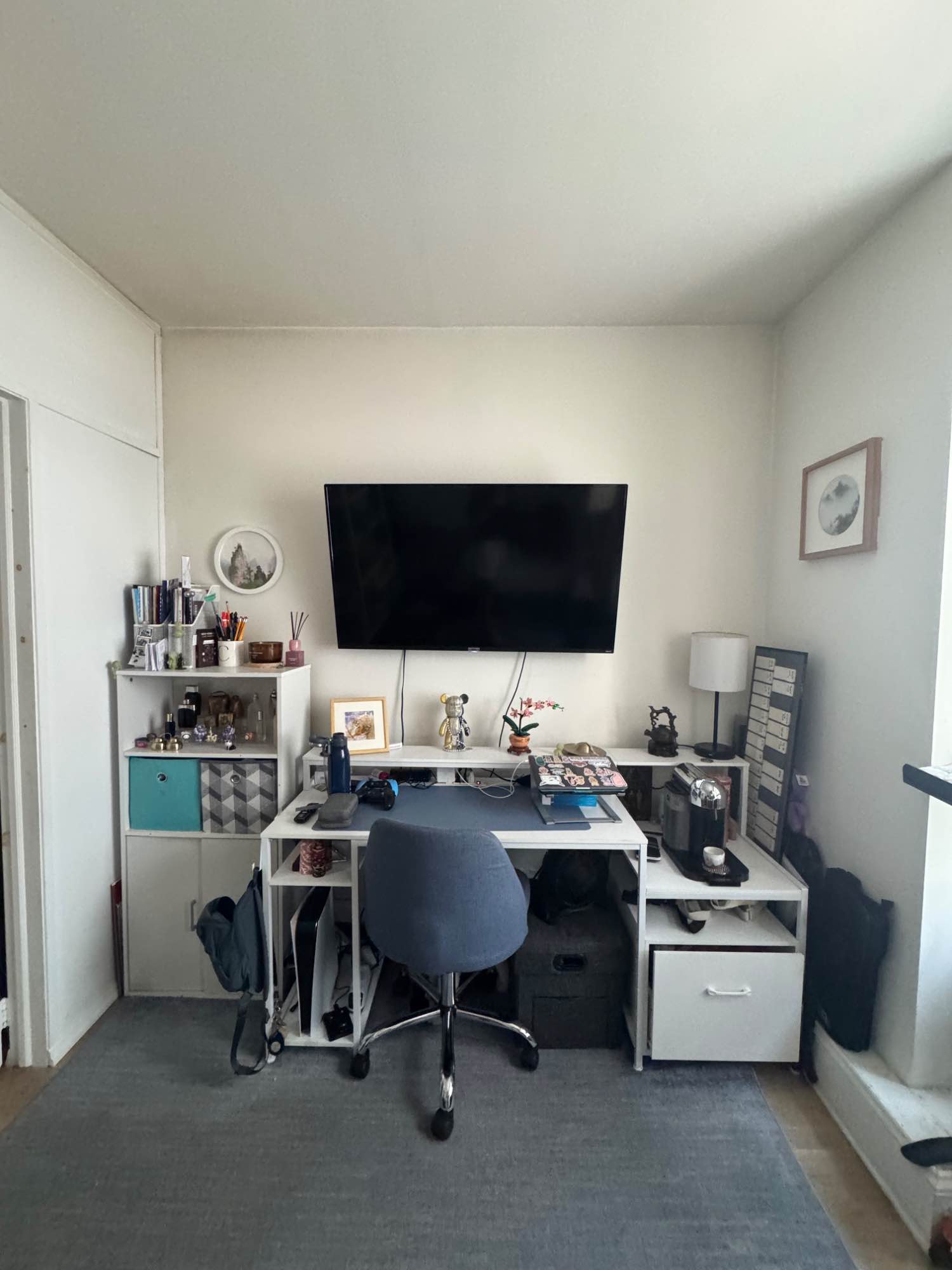 LEASE TAKEOVER in centrally-located luxury building in lower midtown manhattan!

*FEMALES ONLY*

This is a lease takeover for my room. Your roommates would be two females in their mid 20s!

Steps away from NQRW,BDFM, and a couple of blocks from 1,2,3,A,C,E and Penn Station!

This is a private room in a shared unit, flexed into a 3 Bed 1 Bath.
The lease ends on March 1st, but there is an option to re-sign then!

This building has many amenities including:

Sky Lounge
Game Room
Hercules Laundry Room
Latch App
24/7 Doorman
Package Room
24-hour Gym
8 Elevators
Amazon Locker
Etc…

Utilities and WiFi end up around $60-70/month combined! Message me and we can schedule a tour! 