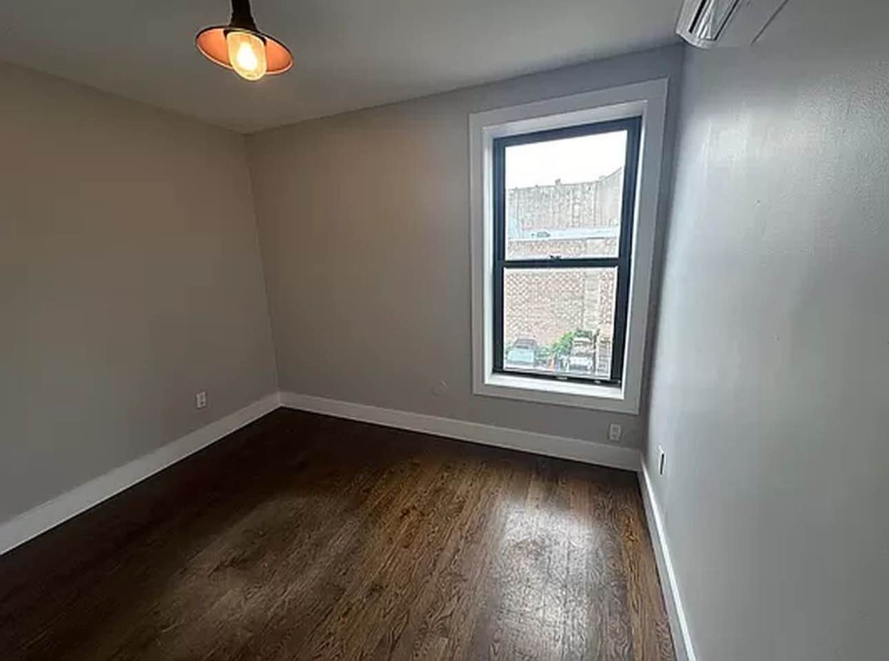 Looking for a new home in a great neighborhood? This apartment sits right on the border of Crown Heights and Prospect Heights, surrounded by restaurants, coffee shops, and easy subway access. It’s on the second floor and will be shared with one other respectful tenant.
The room is available now, and the lease runs through June 30, 2026. Rent is $1,450/month, and move-in costs include the first month’s rent plus a $1,450 security deposit.
Applicants must have strong credit and will need to complete a credit and background check through Zillow’s Leasing Manager (fee: $20–$30). A signed sublease agreement will also be required before move-in.
Utilities are shared — you’ll cover half of the electricity bill and Wi-Fi each month. Tenants are also expected to do their part in keeping the apartment clean and well-maintained.
Sorry, no pets are allowed in the building.