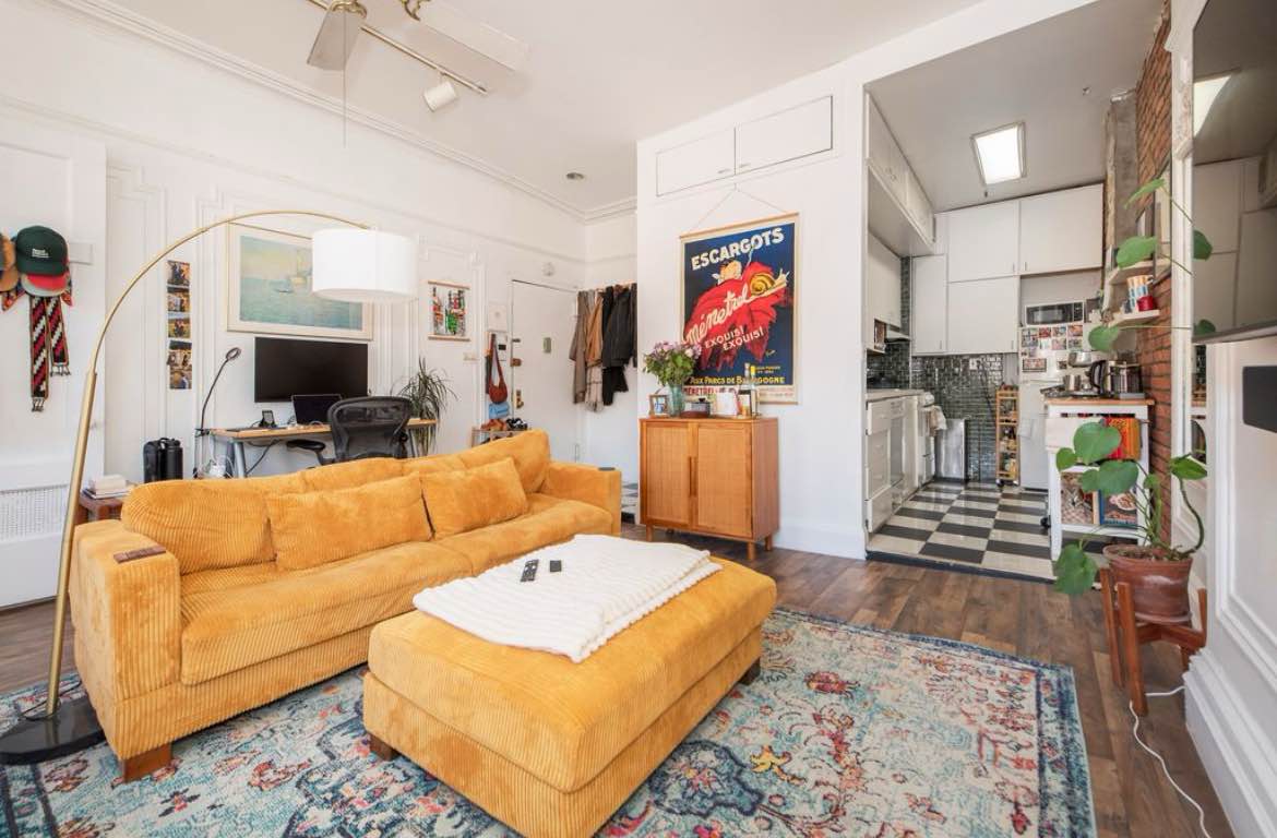 Bright 1BR in sunny Sunnyside, Queens. 15 min to Midtown on the 7 train. Spacious living area, separate queen bedroom, updated kitchen/bath, hardwood floors, tons of closets. Heat & hot water included. Quiet building, great local spots & parks nearby. No fee, pets possible.