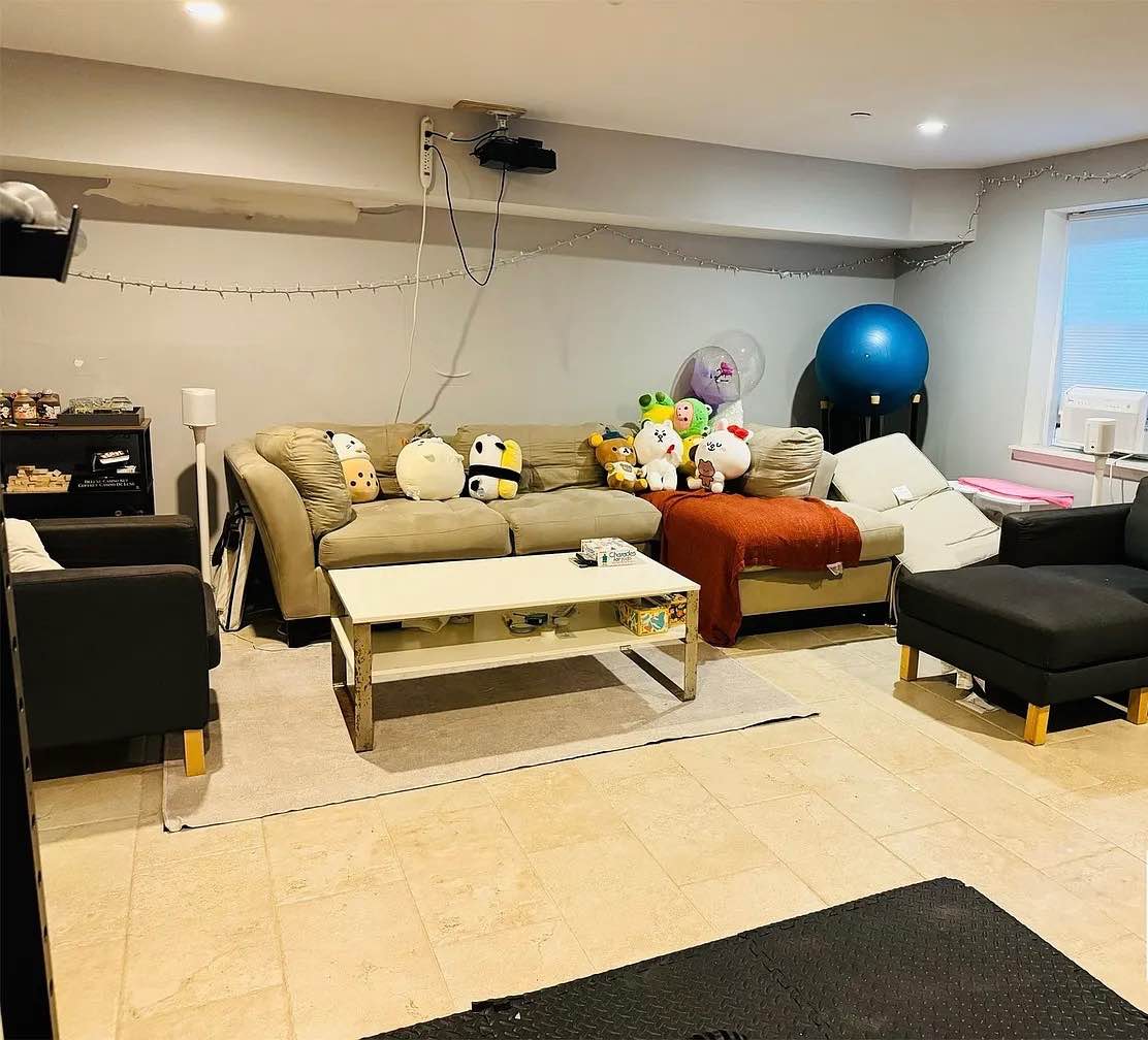 Kindly drop your contact information or text me on +1 309-420-0730
I’m offering a private and spacious 1bed 1bth for rent. It comes fully furnished with all utilities included in the rent, It has its own private entrance and backyard , private bathroom and kitchen with a garage set aside for parking.
