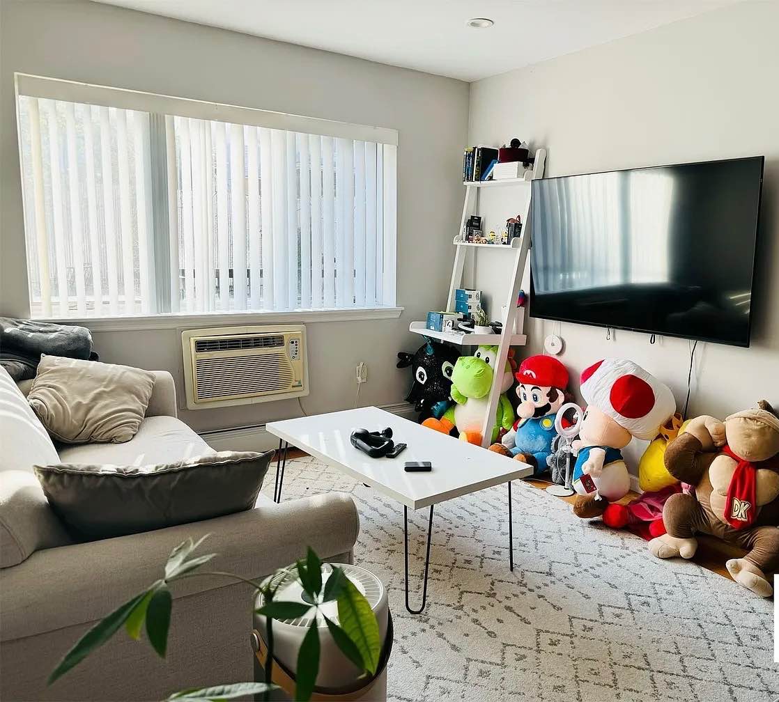 Kindly drop your contact information or text me on +1 309-420-0730
I’m offering a private and spacious 1bed 1bth for rent. It comes fully furnished with all utilities included in the rent, It has its own private entrance and backyard , private bathroom and kitchen with a garage set aside for parking.