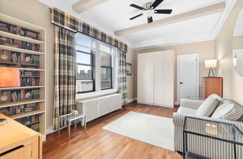 Quick Closing Requiring No Formal Board Approval
Welcome home to your Penthouse Studio. This well maintained doorman building is located on a beautiful tree-lined block very close to a number of subway lines. There is a beautiful roof deck just outside the apartment and a well-appointed laundry room in the basement.