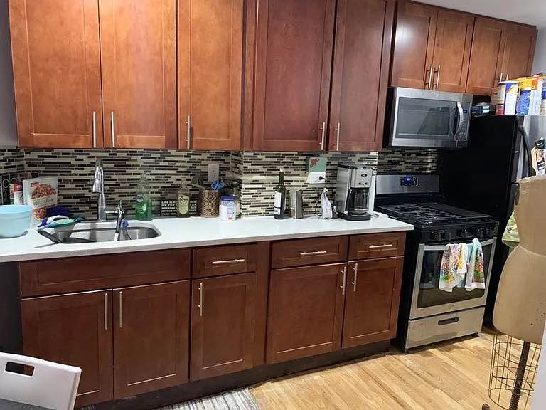 Hi, My apartment is available for rent. Utilities (Electricity, Gas, AC, Heat, WiFi) are included in the rent price.

The room is fully furnished, the apartment is in a great location only few blocks away from the train station and Hospitals. There are many stores, shops, restaurants, and supermarkets within walking distance away. Also, a laundry mat is in the building in the basement, open 24/7, and a couple of great pizza places, as well as nice restaurants- Chinese , Mexican and Japanese and the likes.

If you're, looking for a friendly, clean, peaceful spacious place in the city, I strongly recommend my apartment. 

Message me for more info and to  schedule a meet-up/viewing.