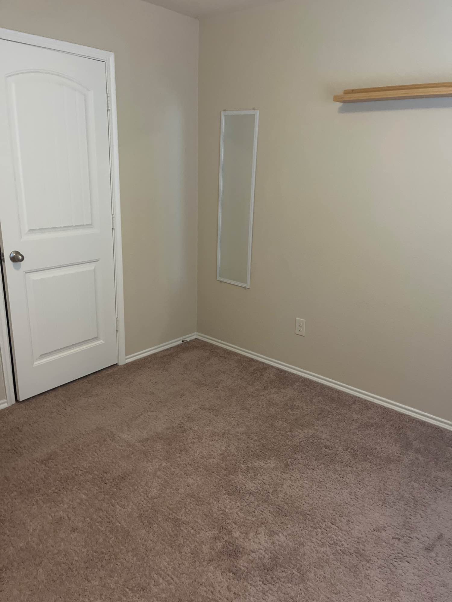 OPEN HOUSE ALL OF NOVEMBER, COME SEE THE ROOM TODAY!!!
What you’ll love

Spacious kitchen – Perfect for cooking together or enjoying some quiet solo prep time.
Great location – Minutes from Walmart, Home Depot, Planet Fitness, and a variety of restaurants.
Swimming Pool – Access to the community pool during the summer.
Lease Options  – Customize your lease with options for a private Den or Office (additional $200), furnished or unfurnished room, shared utilities or flat rate, private storage closet, and more.