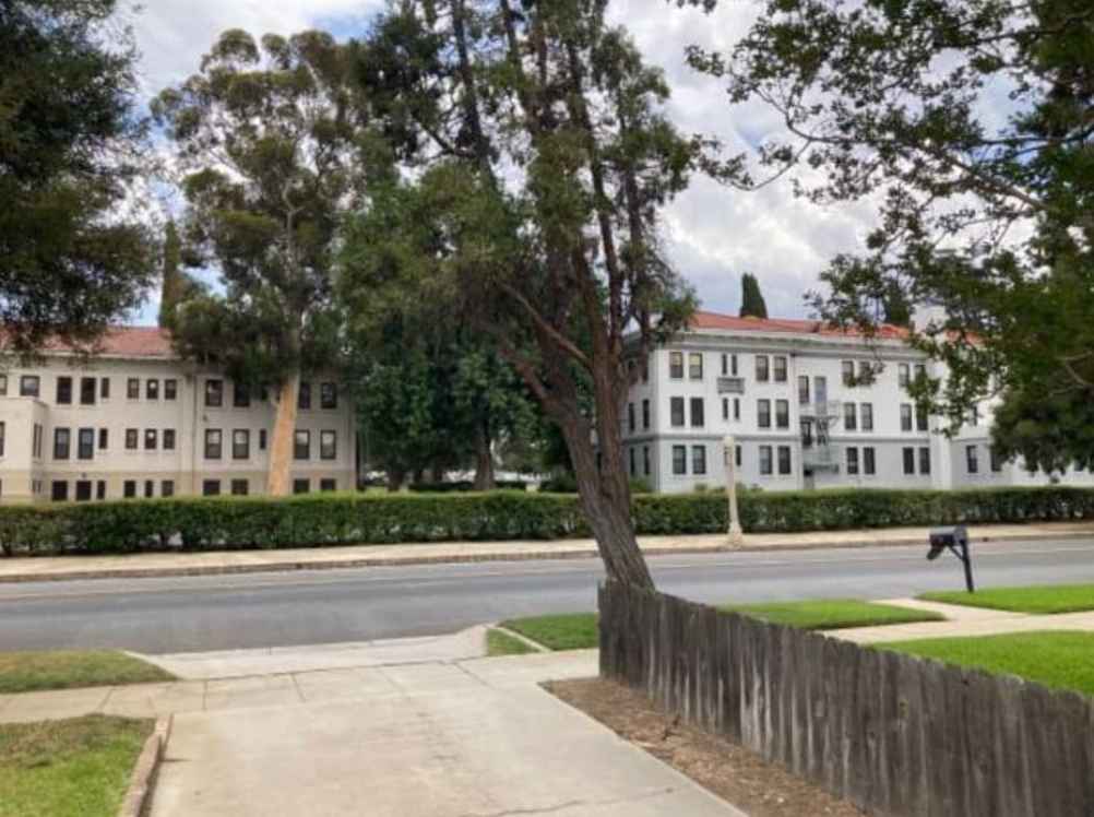 This is a private bedroom with a in a cute little house. You'd have your own room and bathroom and access to shared living spaces. Currently, it's just me, mid-thirties elementary school teacher and my little doggo, Percy in the house. Percy is a friendly little dog that wants to be your friend but can keep to himself. He roams the kitchen and my bedroom when I'm gone for work. I get up, and leave for work all fairly early, and spend most evenings quietly reading or watching something, often with my partner, heading to bed fairly early. I do host friends for game nights, but can be flexible on which nights that happens.. You're always welcome to join us - my last roommate did. :)