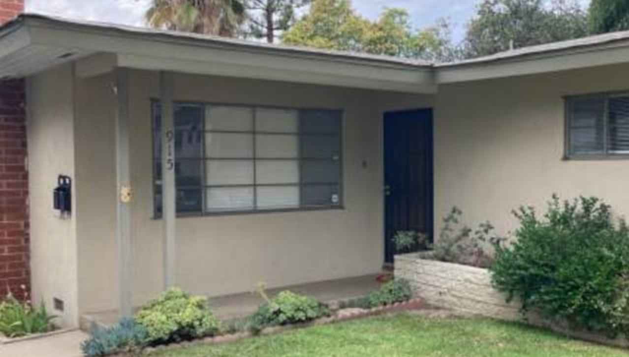 This is a private bedroom with a in a cute little house. You'd have your own room and bathroom and access to shared living spaces. Currently, it's just me, mid-thirties elementary school teacher and my little doggo, Percy in the house. Percy is a friendly little dog that wants to be your friend but can keep to himself. He roams the kitchen and my bedroom when I'm gone for work. I get up, and leave for work all fairly early, and spend most evenings quietly reading or watching something, often with my partner, heading to bed fairly early. I do host friends for game nights, but can be flexible on which nights that happens.. You're always welcome to join us - my last roommate did. :)