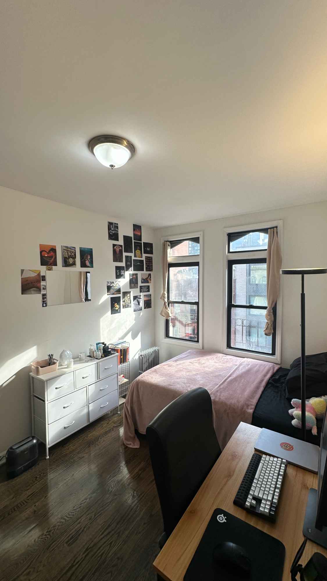 Hey friends! I’m looking for someone to sublet my private room in a bright and sunny Manhattan apartment between April 5th and May 18th (minimum stay of 1 month, but flexible on dates!). 
 
It’s a two bedroom apartment shared with just one quiet and clean roommate and has everything you need—fully furnished, well-equipped kitchen, laundry in the building, in a prime location, and even a 70” Projector 😆
It's on 45th Street between 8th and 9th Avenue, right in the heart of Hell’s Kitchen, surrounded by great restaurants, coffee shops, and bars. The location is incredibly convenient—just a short walk to multiple subway lines (A, C, E, N, Q, R, W, 1, 2, 3, D, E, F, S) and only 10 minutes from the PATH and LIRR, making it easy to get anywhere. 

Rent can be flexible!. If you're interested or know someone who might be please message me! 
 