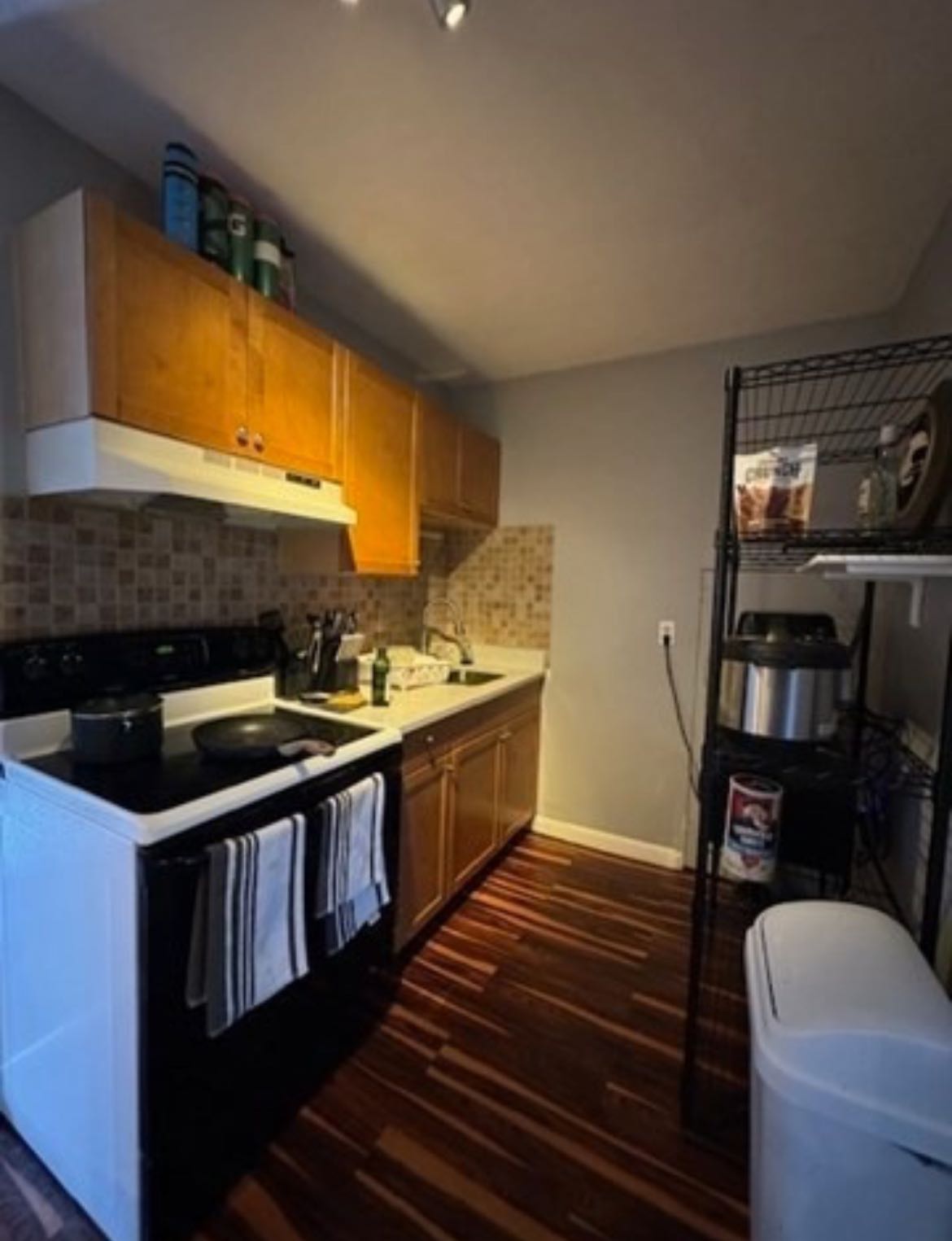 A charming 1-bedroom apartment in a desirable location is available for rent. Perfect for singles or couples. For more details, please contact Schenkelr2@gmail.com!