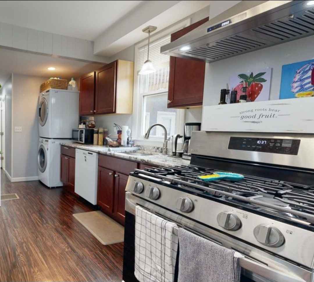 Welcome to your new home! This well-furnished 1-bedroom house offers a perfect blend of comfort, convenience, and charm, ideal for individuals or couples seeking a peaceful place to call their own.
