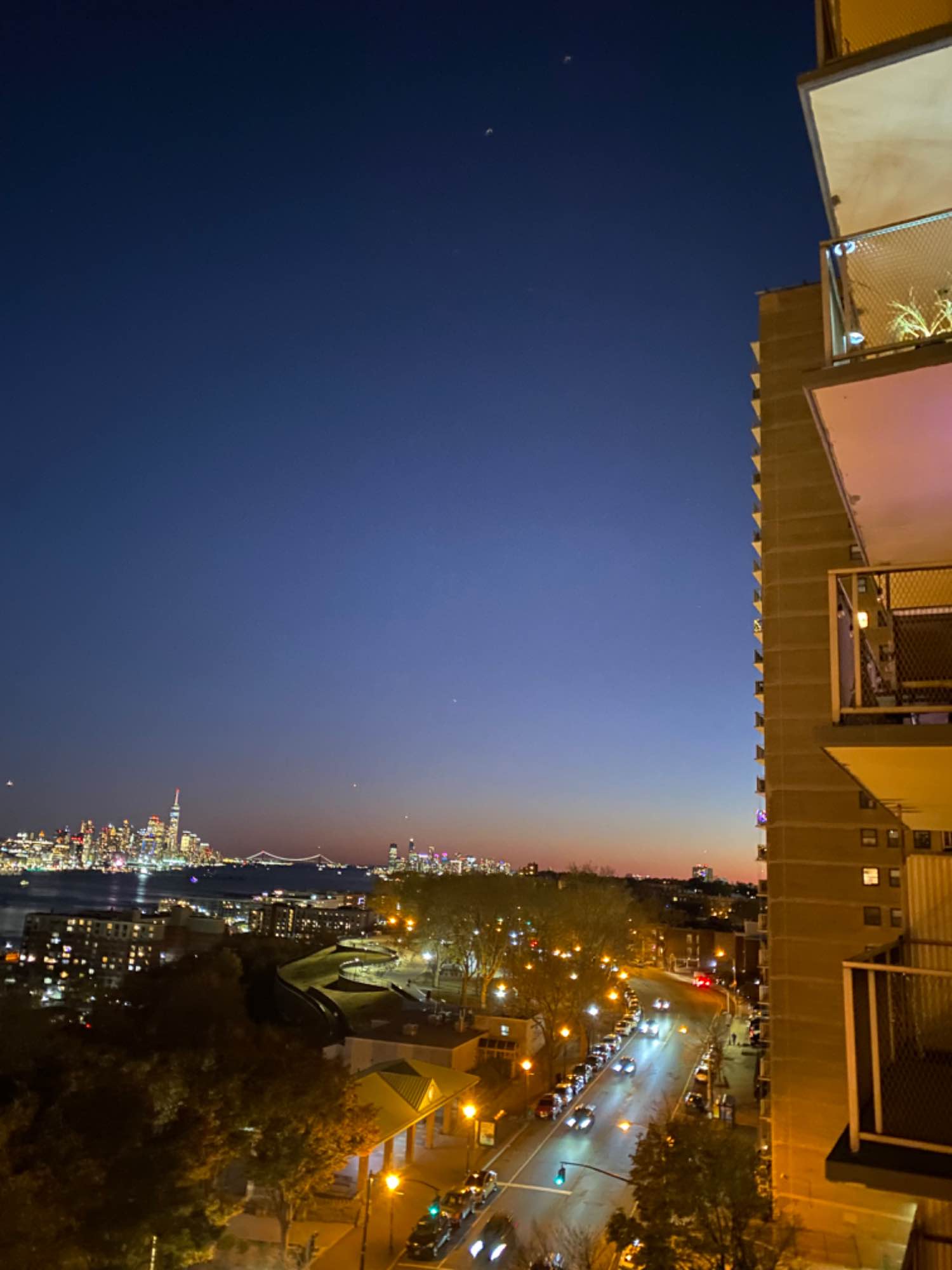 Available now!! Looking for a *female* roommate for a newly-renovated, spacious 3 bedroom apartment in West New York, N.J. 20 minutes from midtown by ferry or bus. The space comes lightly furnished and includes a large kitchen, living room, balcony space with view of the Manhattan skyline, and 2 bathrooms/1 bath.
The private room comes furnished with curtains + curtain rod, a mirror, a lamp, a doorknob with lock for privacy and a window overlooking Manhattan.
Rent is $1,100 every month (internet is included in this price and electricity rounds out to $40 per person a month depending on usage).
$675 deposit and first month's rent due before move-in.
Looking for someone who is honest and responsible. I am clean, trustworthy and respectful - and looking for the same! A dog-lover is a plus as I have a cute and friendly 1 year old pup. 
If you have any questions, please send me a message!