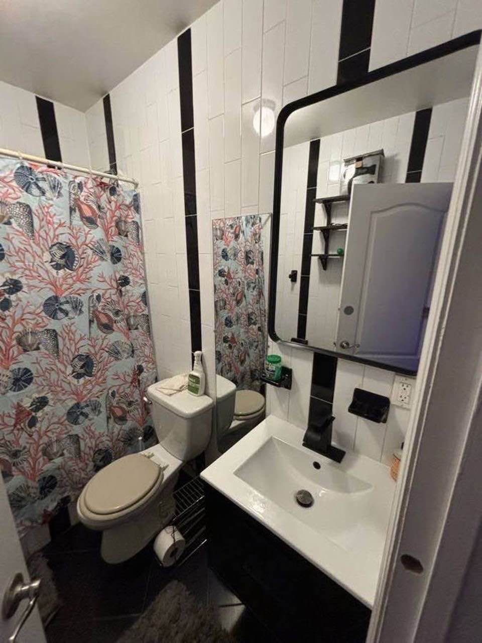 My number is 4807195978 
This well-maintained 1-bedroom apartment offers comfort, privacy, and everything you need. Featuring a spacious living area, a bright bedroom with closet space, a fully equipped kitchen, and a clean bathroom. Perfect for singles or couples.
Private bedroom
	Full bathroom
	Kitchen with appliances
	Cozy living space
	Air conditioning/heating
	Safe and quiet neighborhood
Close to public transport, shops & restaurants

Ideal for long-term tenants looking for a peaceful and tidy space. Ready to move in!