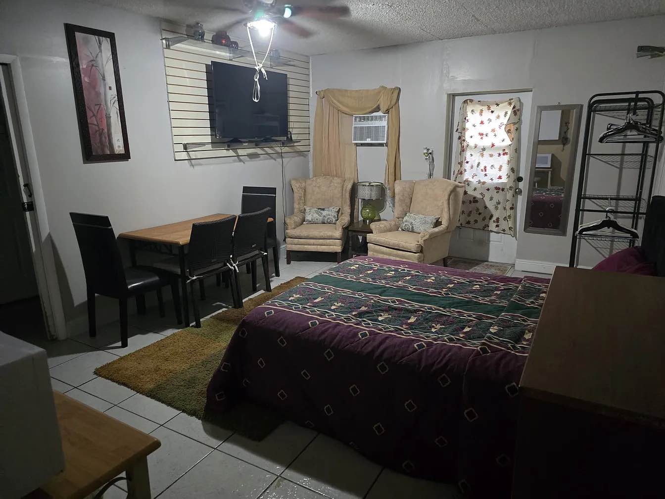 Private Studio for Rent – Outer Sunset (Near Noriega Safeway)
A bright private studio featuring a full bathroom, ample closet and storage space, and a separate entrance. The unit includes a washer/dryer, central heating, and brand-new kitchen appliances.
Located in the Outer Sunset neighborhood, the property offers convenient access to public transportation (Muni bus lines 7, 28, 29, and N/L trains). Just minutes from Safeway, restaurants, schools, parks, and a recreation center.
Ideal for 1–2 clean, responsible individuals with stable employment or for students.
For more information or to schedule a viewing, please contact: Lillicochranijc99@gmail.com