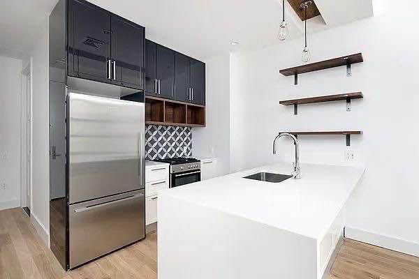 I’m looking for a roommate in a 2bed/1bath (flex-unit) by Dec 1st or earlier. It is located in Long Island City, between Queensboro Plaza(7/N/W) and Queens Plaza(E/R/M).

 The building is new and very well maintained.
- In unit washer/dryer 
- Dishwasher
- Central air conditioning 
- Elevator 
- 24 hour doorman
- Gym 
- Rooftop 
- Game Room

Female only*
