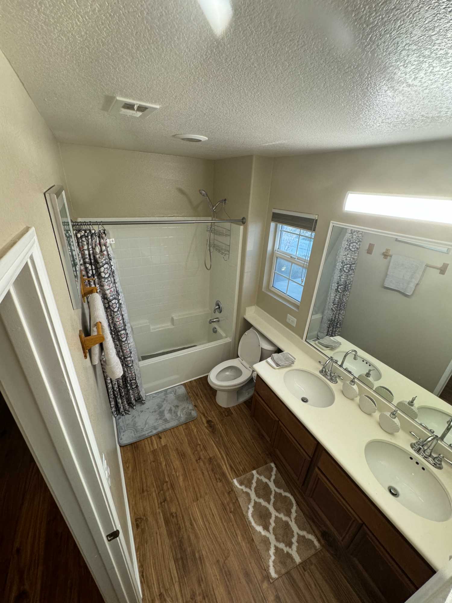 Hello! We are looking for two reliable females, either full-time students or working professionals, with stable incomes. Background checks will be conducted.
House Rules: - No guests allowed for the safety of all residents.
House Details: - The house is divided into two portions. - The downstairs area is occupied by the house manager, his daughter, and niece. - The upstairs portion, available for rent, has a private entrance, living room, kitchen, and nook area. - One master bedroom with a bathroom (currently rented). - Three additional rooms with a shared bathroom: - One room already rented. - Two rooms available, fully furnished with Tempur-Pedic beds, clean furniture, and desks. - Ideal applicants are those with full-time work or students.
Contact for more details or to arrange a visit.