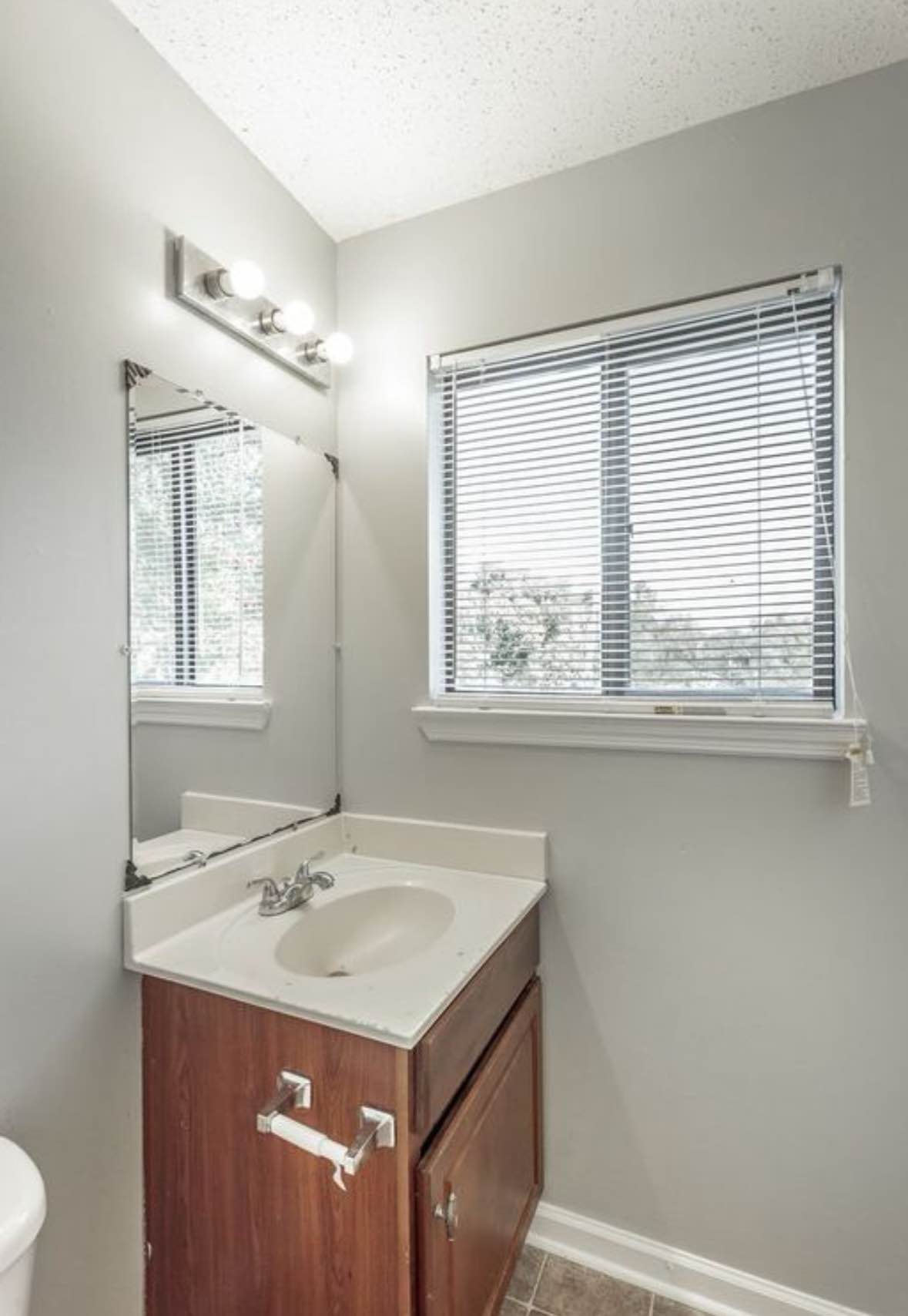 Hello I’m a private landlord,I got different houses available for rent  with immediate move in,Utilities included inbox me directly via 1 (269) 340-9346 for more information about the  properties 