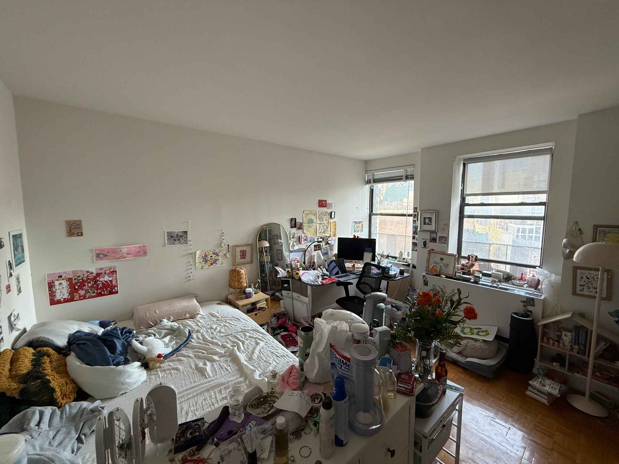 Large sunny south facing spacious room in a 3 bedroom flex luxury apartment. This is the original bedroom so it's very quiet. There is central AC that you can control. There's also a huge closet in the room. Water is included in the rent so you only have to pay for electric and wifi. There's laundry in the building, as well as a full service mail room so your packages will never get stolen, gym, and lounge area with a pretty cool outdoor patio. The building is also located right next to the 34th street station so it's extremely convenient. You can get to almost anywhere in Manhattan in 15-30 minutes. There's lots of food options and grocery stores within a 5-10 minute walk. Apartment is also very quiet, I barely hear any neighbors at all.
Would love to find someone that's quiet and respectful! The roommates are really chill and generally keep to themselves.