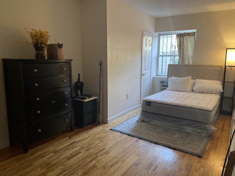 NO FEE!!!
Beautiful Extra-large brand-new furnished room available for rent for $1450 monthly utilities are included (gas, electric, water, heat & Wi-Fi). Room features a full size bed, with 6 drawer dresser for your belongings, flat screen smart TV, spacious closet and a large windows that let in plenty of sunlight during the day. All items in the room are completely brand new, including the mattress, pillows and bed. The room is literally the size of a studio, a couch and table can be added and there would still be plenty of room,
This room is completely move-in ready, just bring your clothes and positive energy. The unit features a 4-bedroom 2 bathroom in a 1500 square foot apartment on the 1st floor. Bi-weekly cleaning service provided by management, personal mailbox and rent and maintenance requests can be conveniently made online. The unit is located off of the Saratoga Avenue 3 train stop. We are steps away from the train station, 15 minutes to downtown Brooklyn and 30 minutes to Manhattan. We also have many buses within the neighborhood such as the B7, B35, B15 and B60 to name a few. The neighborhood is quickly gentrifying with Betsy Head Park just around the corner, which received a $28 million renovation and features a running track, tennis court, baseball and basketball court and an Olympic size pool. Supermarkets, grocery stores, restaurants and laundry matt are steps away from the building. You share the bathroom with 2 other individuals; Each room is sectioned off in different parts of the apartment so a lot of privacy.
******Needed to move in: ********
-Government ID
-3 recent paystubs or Proof of Income
-Completed Application
-First month $1450 (rent)
-Security deposit= $1450
-$300 =Furniture deposit
***$3200 to move-in***
12-month lease term
AMENITIES:
-Brand New Furniture
-Brand New Smart TV
-Personal Mailbox
-Bi-Weekly Housekeeping
-Personal Kitchen Cabinet
-Secured Building with cameras throughout.
Must be 30 & over, no couples, pets or kids; cleanliness is a must and does not bring home the party.
The unit has a cleaning schedule that everyone follows and there are no problems amongst each housemate. Everyone is respectful of the space and doesn't bring home any drama.
Showing weekends 12pm to 4pm and weekdays 12pm to 7pm by appointment only
TEXT to schedule appointment. you will be contacted immediately
