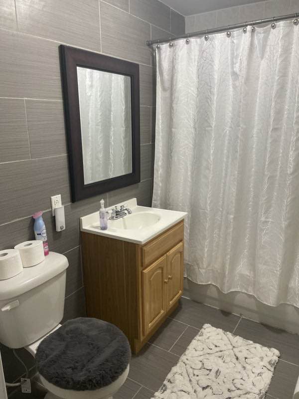 NO FEE!!!
Beautiful Extra-large brand-new furnished room available for rent for $1450 monthly utilities are included (gas, electric, water, heat & Wi-Fi). Room features a full size bed, with 6 drawer dresser for your belongings, flat screen smart TV, spacious closet and a large windows that let in plenty of sunlight during the day. All items in the room are completely brand new, including the mattress, pillows and bed. The room is literally the size of a studio, a couch and table can be added and there would still be plenty of room,
This room is completely move-in ready, just bring your clothes and positive energy. The unit features a 4-bedroom 2 bathroom in a 1500 square foot apartment on the 1st floor. Bi-weekly cleaning service provided by management, personal mailbox and rent and maintenance requests can be conveniently made online. The unit is located off of the Saratoga Avenue 3 train stop. We are steps away from the train station, 15 minutes to downtown Brooklyn and 30 minutes to Manhattan. We also have many buses within the neighborhood such as the B7, B35, B15 and B60 to name a few. The neighborhood is quickly gentrifying with Betsy Head Park just around the corner, which received a $28 million renovation and features a running track, tennis court, baseball and basketball court and an Olympic size pool. Supermarkets, grocery stores, restaurants and laundry matt are steps away from the building. You share the bathroom with 2 other individuals; Each room is sectioned off in different parts of the apartment so a lot of privacy.
******Needed to move in: ********
-Government ID
-3 recent paystubs or Proof of Income
-Completed Application
-First month $1450 (rent)
-Security deposit= $1450
-$300 =Furniture deposit
***$3200 to move-in***
12-month lease term
AMENITIES:
-Brand New Furniture
-Brand New Smart TV
-Personal Mailbox
-Bi-Weekly Housekeeping
-Personal Kitchen Cabinet
-Secured Building with cameras throughout.
Must be 30 & over, no couples, pets or kids; cleanliness is a must and does not bring home the party.
The unit has a cleaning schedule that everyone follows and there are no problems amongst each housemate. Everyone is respectful of the space and doesn't bring home any drama.
Showing weekends 12pm to 4pm and weekdays 12pm to 7pm by appointment only
TEXT to schedule appointment. you will be contacted immediately