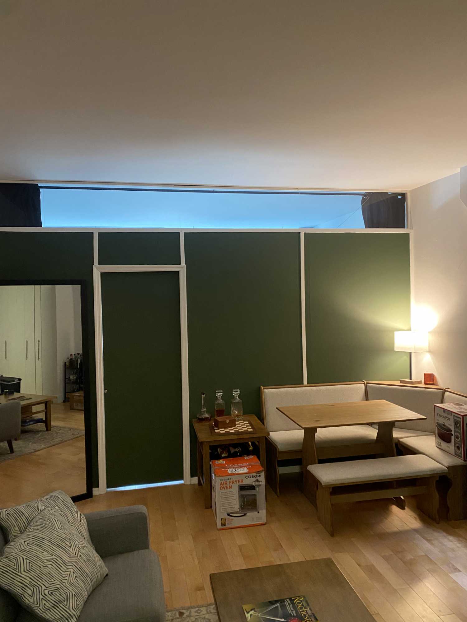 Looking for a great roommate to share an incredible apartment
Two Options:
(1) Move in early starting from current date to Sept 30th, 2025
(2) Move in early from current date and sign a 1-year lease for: Oct 1st 2025 to Sept 30, 2026.
Note: The rate BEFORE Sept 30th will be $2450. The rate AFTER Oct 1st will be $2650
Imagine waking up every day to stunning East River water views from every room. Our luxury rental building offers a doorman, convenient in-building laundry, a fully-equipped gym, and the best rooftop views in the area overlooking the Brooklyn Bridge.
Why you'll love living here:
- No amenity fees
- Safe neighborhood with amazing restaurants just steps away
- Furnished for your convenience
- Plates, Pots, Silverware all provided
- YOUR OWN EXCLUSIVE PRIVATE BATHROOM
- In building lounge with a pool table
- In building laundry and dryer
- Minutes away from Fulton Station (4/5 Express Trains can get you to Grand Central in less than 20min)
Don't miss out on this amazing opportunity to live in a prime location with top-notch amenities. Reach out if you're interested in joining this fantastic living space!
If you would like to connect on Instagram: @gerry.iam