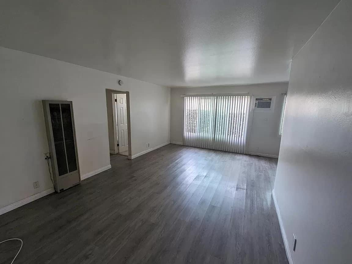 For more information text:
(680) 214 3818. (680) 214 3818
I’m offering a private and spacious 1bed 1bth for rent in 159 Lorimer St, Brooklyn, NY 11206. It comes unfurnished with all utilities included in the rent, It has its own private entrance and backyard , private bathroom and kitchen with a garage set aside for parking. Kindly (680) 214 3818 or drop your cellphone number for more information…