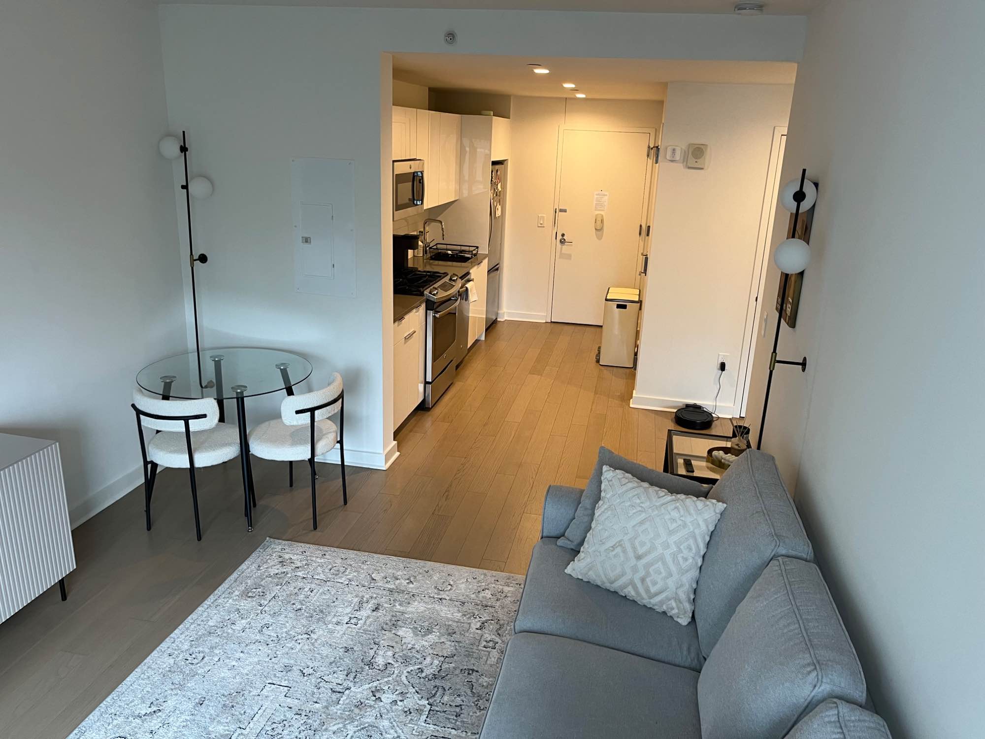 RENT STABILISED 1 bedroom modern apartment with in-unit washer and dryer, dishwasher, storage. 10th floor, quiet. Building gym, roof terrace, public work spaces. 1 minute from Hoyt-Schermerhorn (A/C/G trains). 2 minute walk to Hoyt Street trains (1/2/3). 10th floor, quiet. Current tenant relocating for work. Open to flexible start date (15 November-30 November).