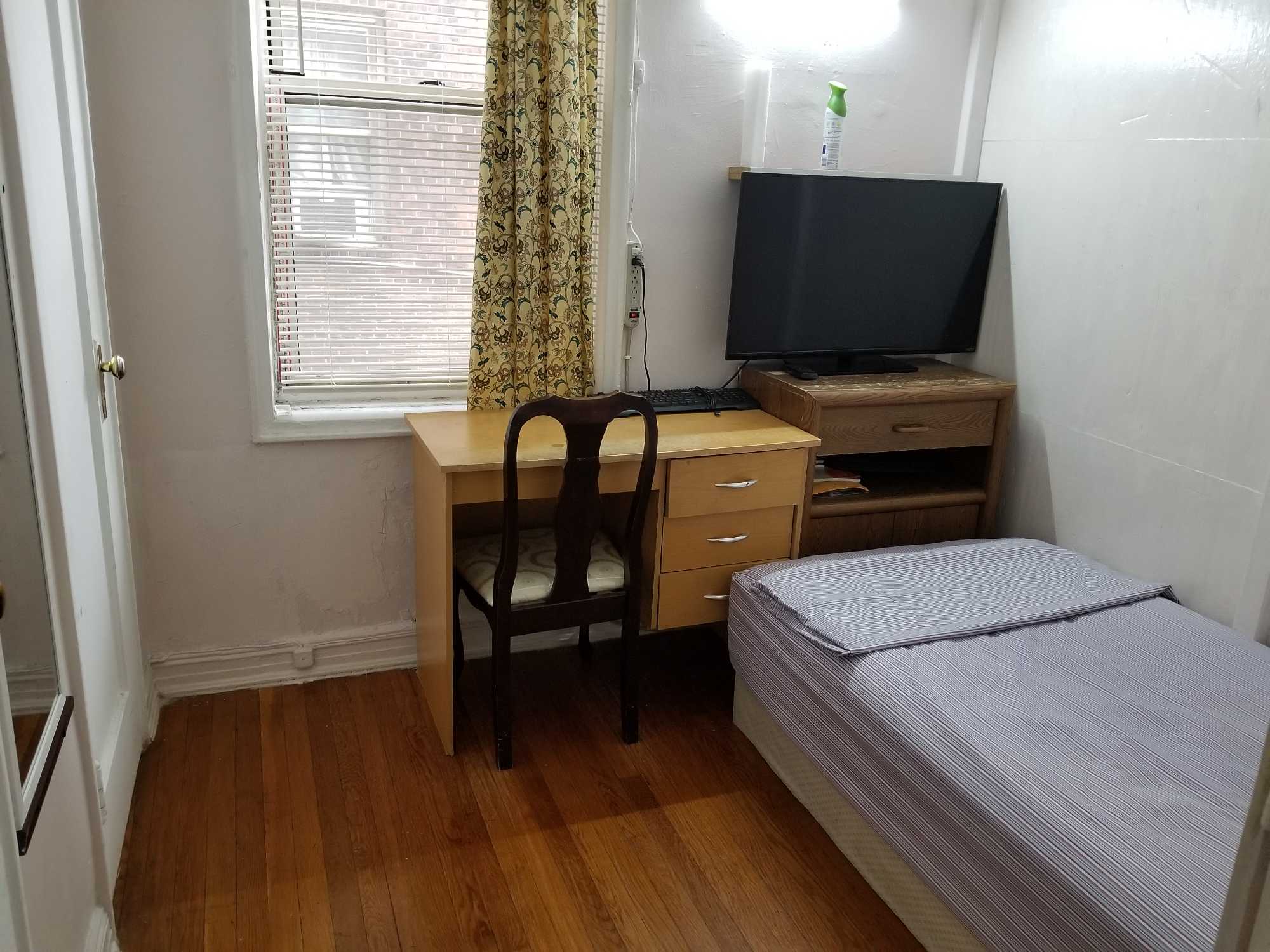 Room rental in 47-40 40th St, Sunnyside, NY 11104, USA - private Room