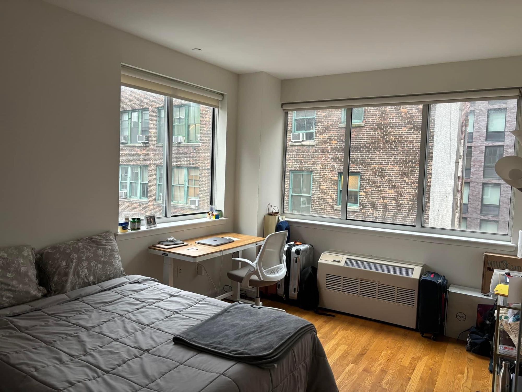 Hi! Looking for a roommate to take over the second room in our apartment! Fully furnished, 2 bed/2 bath. Details:
- Move in: July 1st
- rent: $2,675 plus utilities (heat, electric, wifi, renters insurance)
- additional costs: $500 for furniture in room
- amenities: doorman, laundry in building, rooftop/lounge for hosting, and gym
Looking for a roommate who is clean, respectful of space, and mindful of noise in common areas at night (the rooms are far enough if sleep times are different), and someone who is preferably in their mid to late 20s or early 30s.
Must be able to see the apartment this week with required paperwork.