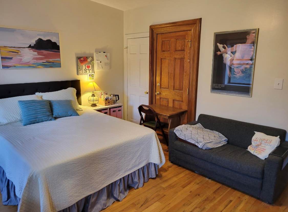 Room rental in The Bronx, New York City - entire Room