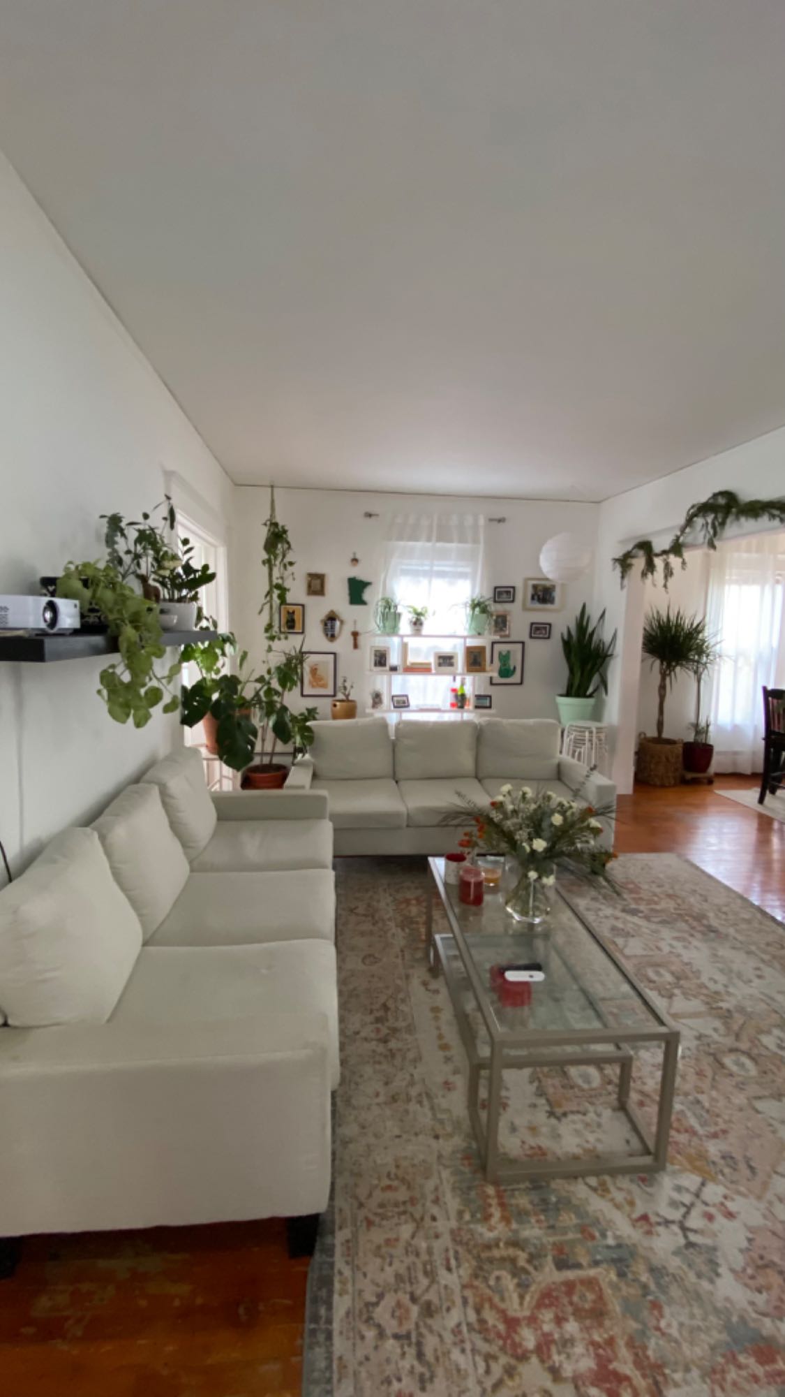 Greg location is unmatched. So many delicious restaurants within 3 blocks. Our block was just beautified by Metrooblooms. ☺️

One block off of the greenway bike hwy. less than 10 minutes away from target and 20 tops to either terminals of msp. 