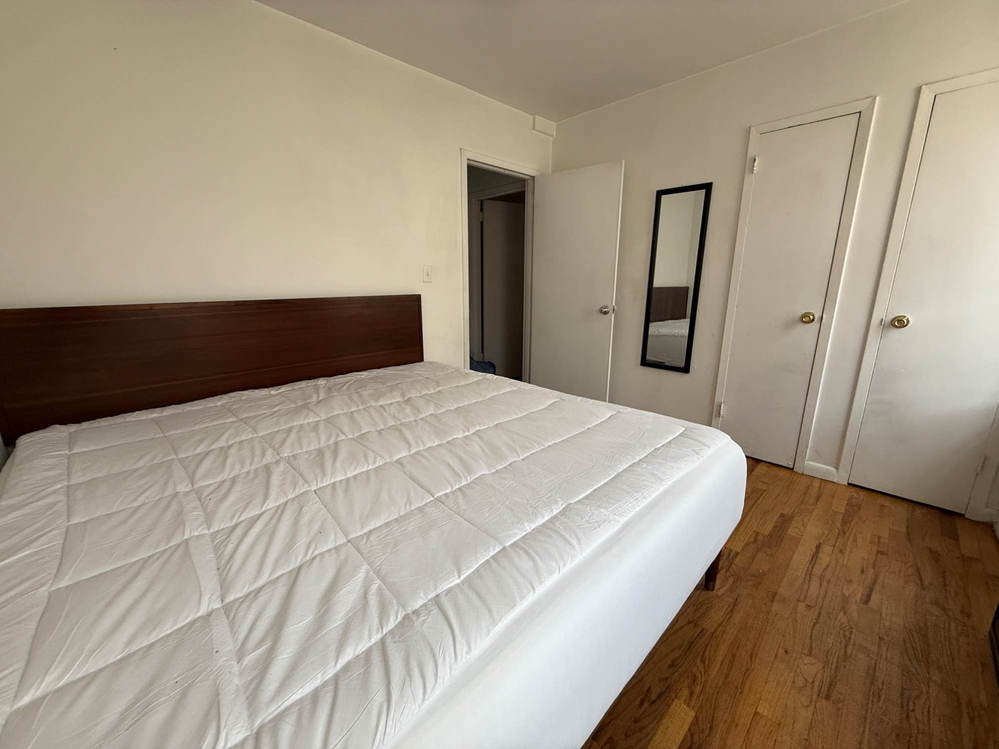 Nice sunny room for rent in a two bedroom apartment.
Available for moving in as of me August 1st, 2025. The room is equipped with 2 windows, lots of light, and it has a closet.
Apartment is a clean environment and I am looking for someone who is considerate, clean and financially stable.
Located 10 minutes out of the city and only a half block from the 6 train.
Supermarket, grocery stores, post office and laundromat are located nearby.
Utilities included. 
Month to month. 
With a 30 day notice upon moving out. 

(No couples)