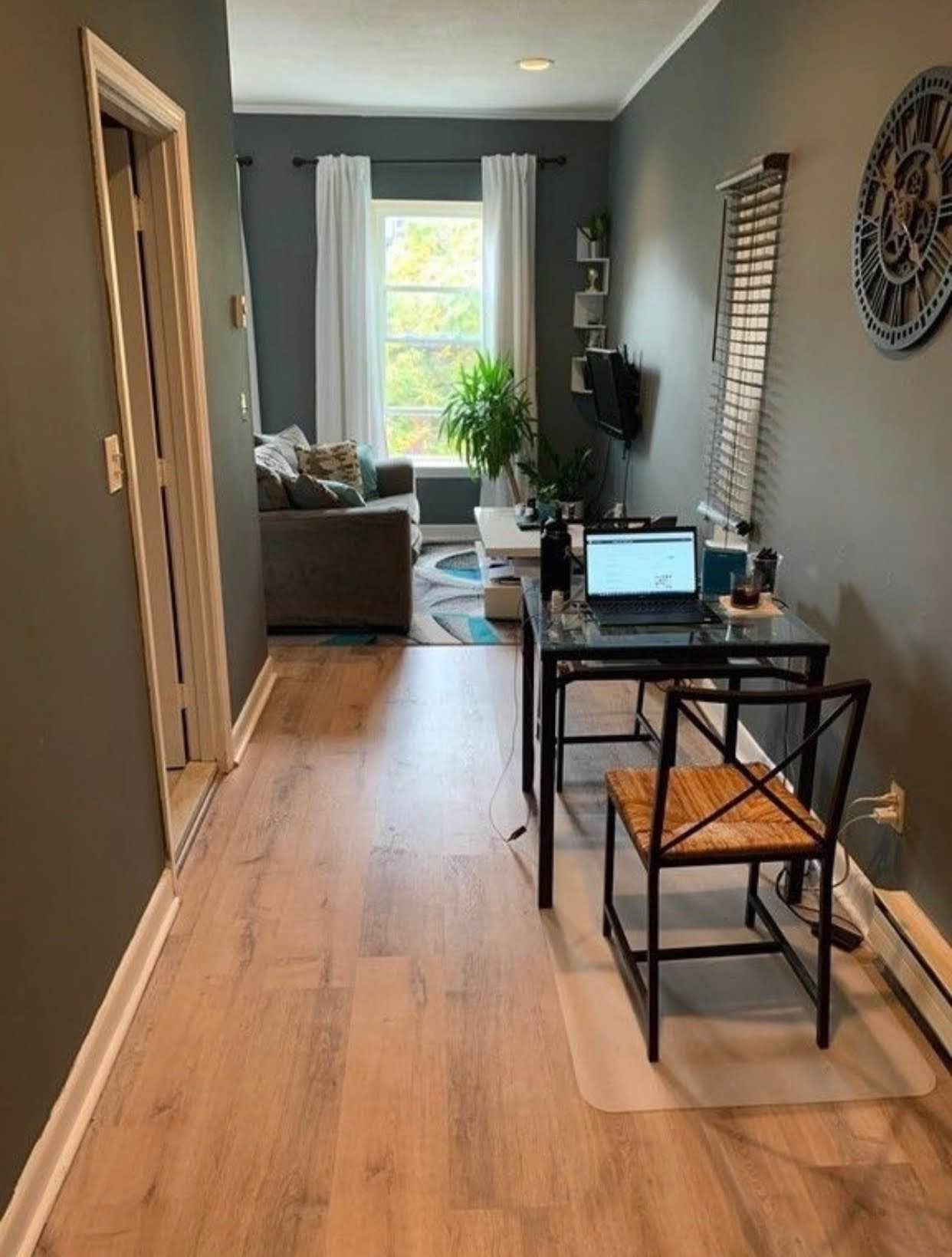 A SPACIOUS STUDIO LET
a private and furnished studio and all utilities are included in the rent.the room amenities include a private kitchen,bath,cable,wi-fi dishwasher,laundry hardwood floor,parking and pets are allowed,,, contact me for more information about the place for quickest response (Battadnavos@gmail.com)