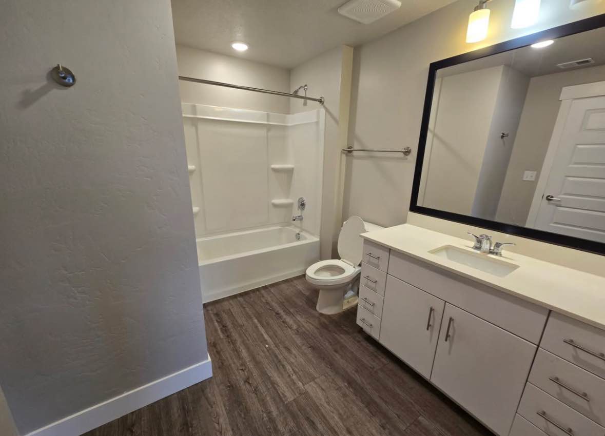 For viewing; 680-214-3818,      680-214-3818

680-214-3818

680-214-3818

BRAND NEW 1 Bed, 1 Bath Apartment for Rent
Welcome to this brand new apartment located in a family friendly neighborhood right in Brooklyn, 8 foot ceilings, lots of storage, Open concept living area, Full kitchen including all appliances, In unit laundry appliances for added convenience, Off street driveway parking, 
$1100 AVAILABLE! Message to book a tour!
680-214-3818.     680-214-3818

680-214-3818.     680-214-3818

