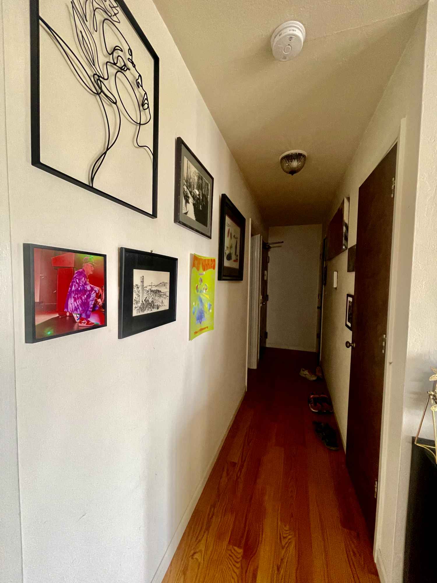 👋 About Me / Who I’m Looking For I’m a 33-year-old female teacher who values rest, solitude, and a calm home environment—especially during the week. I’m looking for a working professional who is clean, respectful, and quiet, and who sees home as a space for rest and recharge. This is not a party apartment, but I enjoy friendly conversation and a comfortable, low-key atmosphere.
This space is also a great fit for traveling nurses or other professionals with a consistent weekday schedule.
If this sounds like the kind of space you’re looking for, I’d love to hear from you!