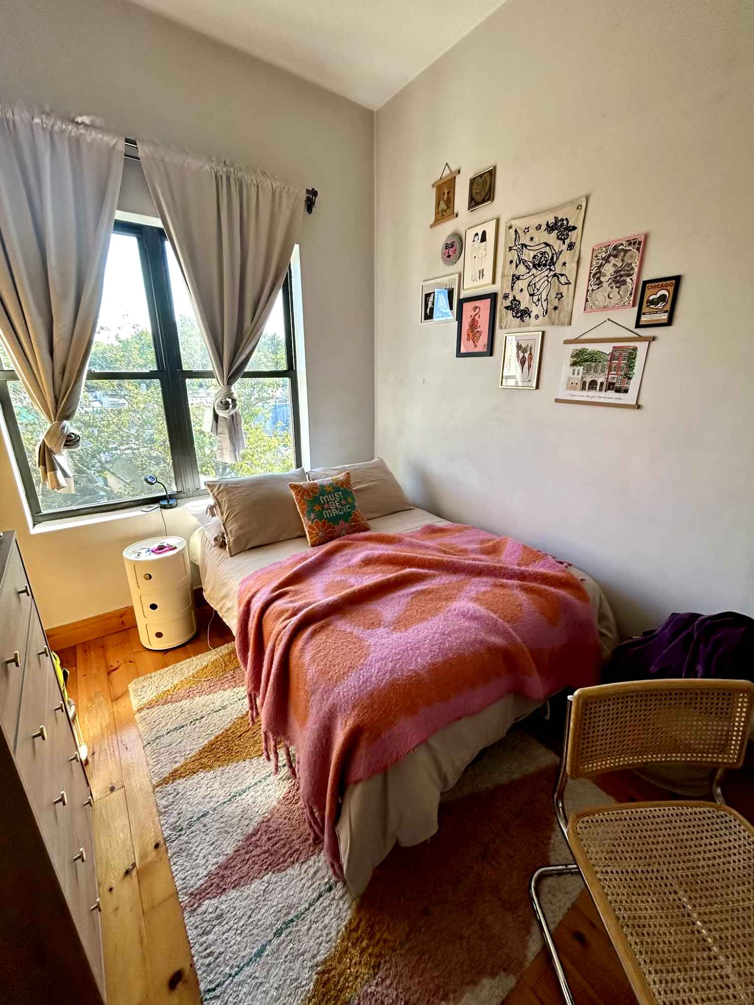 One room is available on September 1 in a quiet and cozy 3 bed / 1 bath apartment in Crown Heights. The room is 9'8" x 10'10". It can fit a full/queen bed and a few pieces of furniture comfortably. The apartment has central A/C and heat, and it's a fifth-floor walk-up—no loud upstairs neighbors and good light!
The building has coin-operated laundry and a small storage unit in the basement, plus roof access with a shared deck that’s great for nice weather.
- Rent: $1,258.34/month
- Move-in date: Monday, September 1
- Move-in costs: First month + one-month security ($2,516.68 total)
- Lease term: 12 months
- Utilities: ~$100/month (a bit more in summer with AC)
We’re located between Franklin and Bedford Ave, just below Atlantic and above Eastern Parkway. It's about a 10-minute walk to the A/C and 2/3/4/5 trains, so commuting to downtown Brooklyn or Manhattan is super easy. The neighborhood is packed with great restaurants, bars, grocery stores, barber shops, and more. The Brooklyn Museum and Prospect Park are nearby too.
About me:
I'm Arly (he/him), in my 30s, and I work at an art gallery in Chelsea. I'm in the office most weekdays, so I'm not around much during the day. I’m looking for a roommate who’s clean, considerate, and values a quiet, respectful home—not a party spot.
No pets currently, but open to the right one. This is an LGBTQ+ friendly space and welcoming to folks of all backgrounds.
If you're interested, send me a message and we can schedule a time for you to check out the space. Bonus points if you include a link to your Instagram, LinkedIn, or another profile so I know you're real!