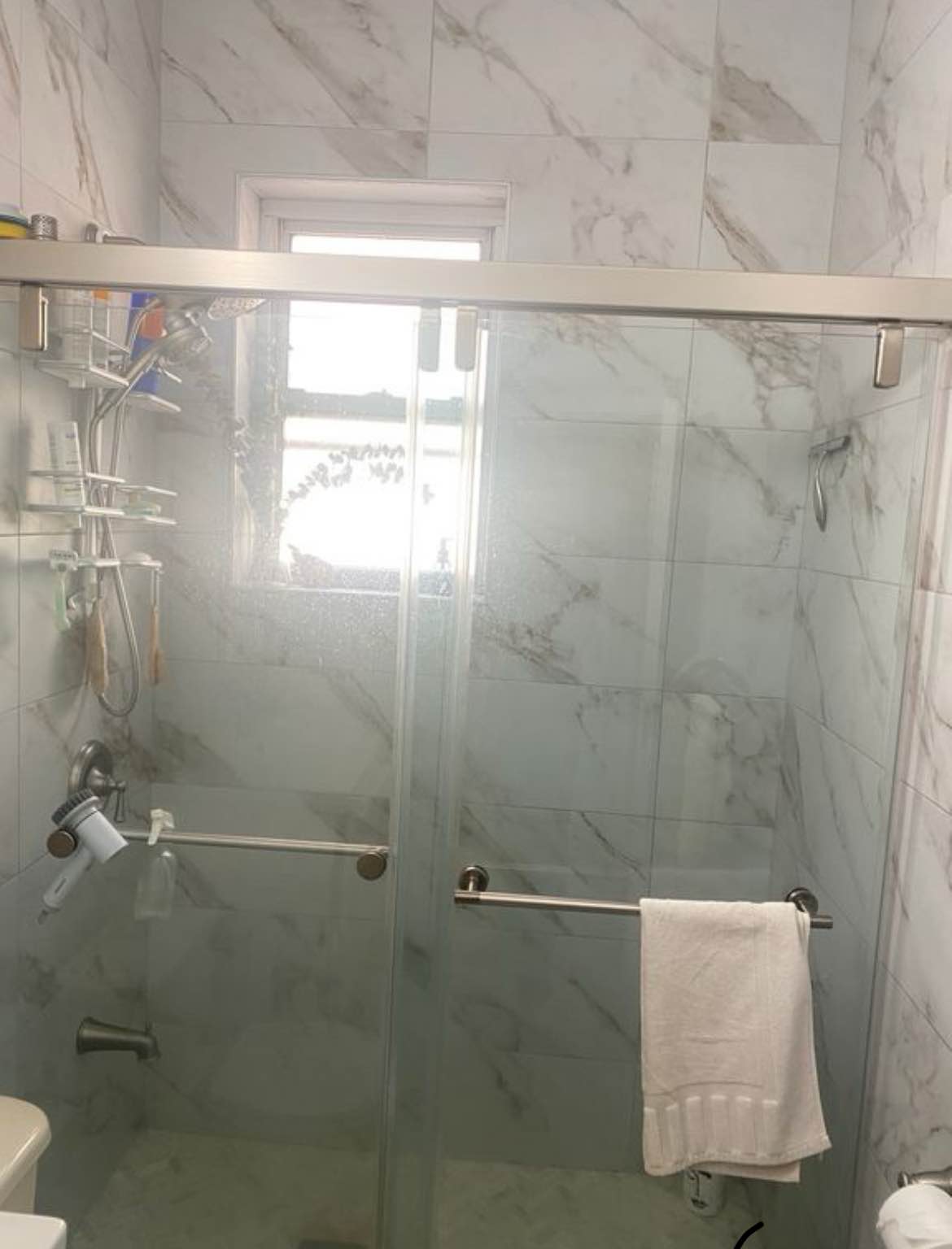 One bedroom apartment for rent. Interested parties, please contact yolewis465@gmail.com.