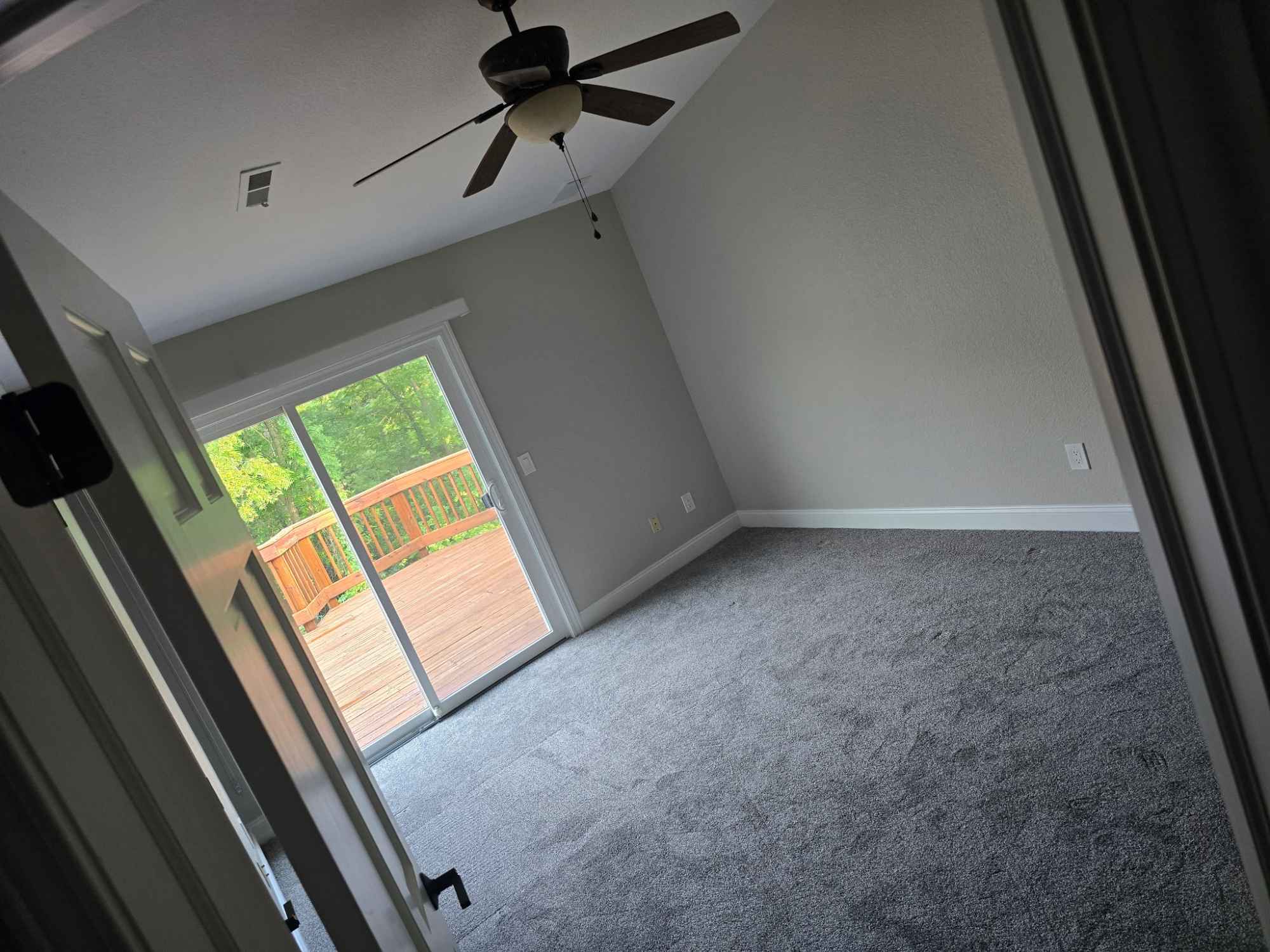 available now, 2 UT Med School students seeking 3rd roommate; 3br/3ba townhouse, each has their own bathroom.  Available bedroom opens to large deck.  Large freshly remodeled townhouse, 2k sq ft.  2 yr lease, quiet residential neighborhood. $850/mo.