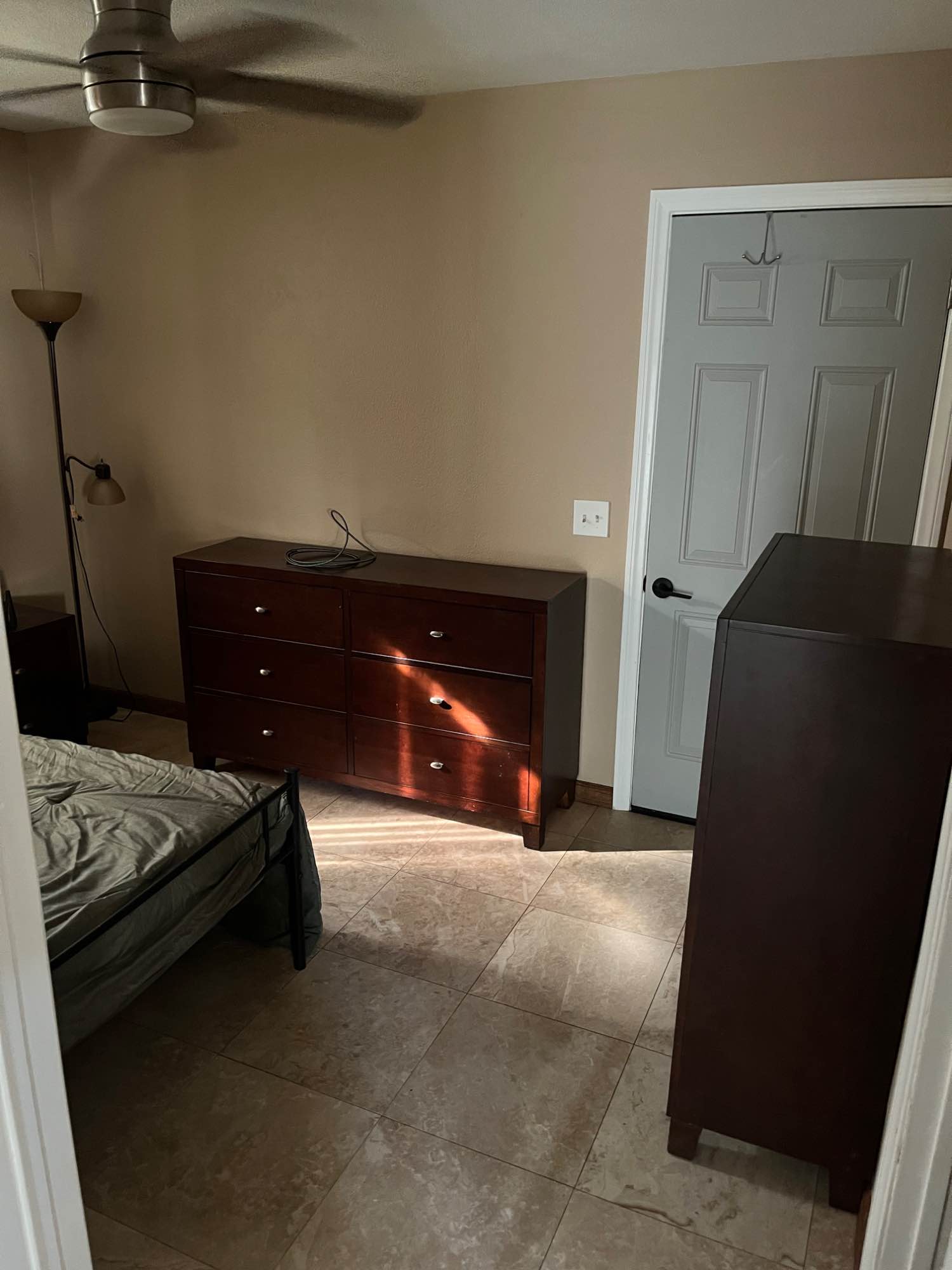 I have 2 rooms available in a beautiful house that’s right across the street from a park. The Main Street has most locations that Jack  walkable distance . 