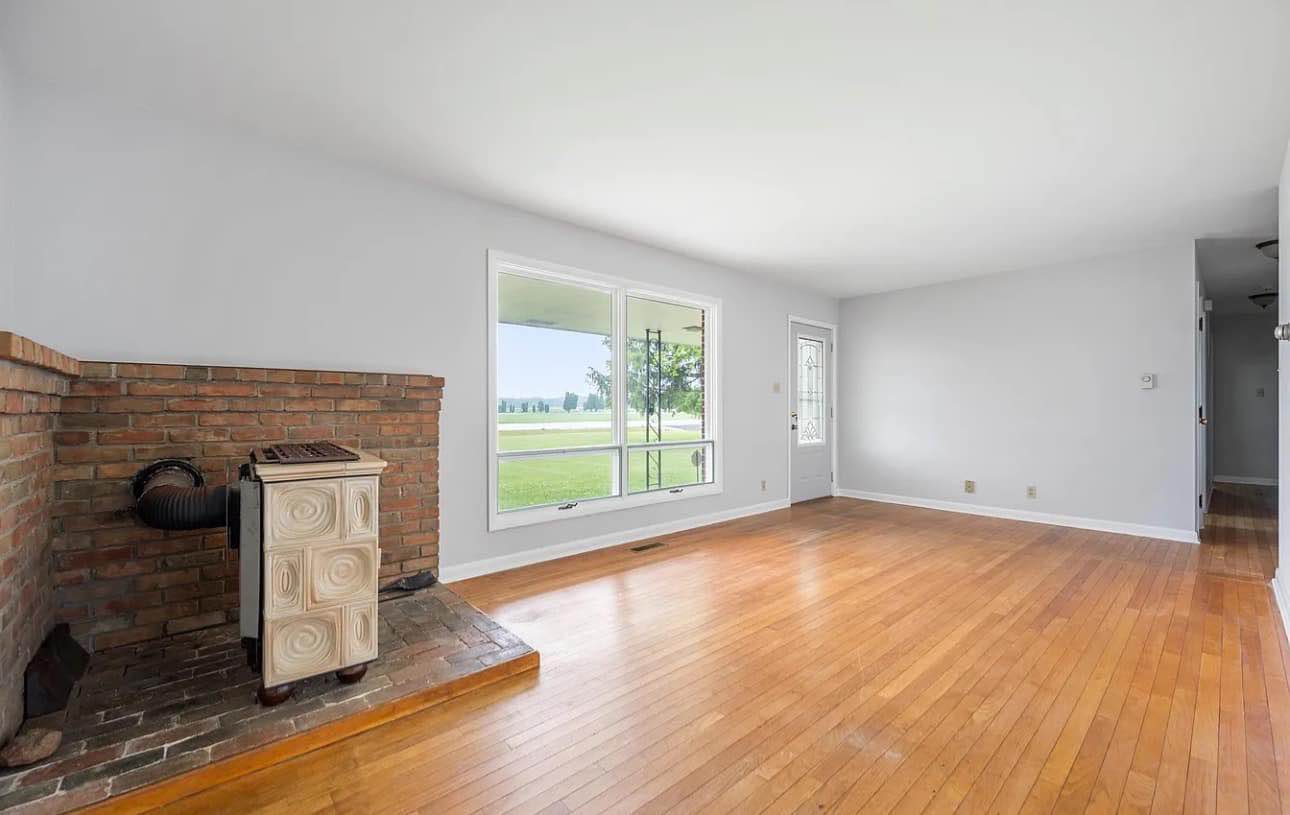 Hello I’m a private landlord,I got different houses available for rent  with immediate move in,Utilities included inbox me directly via 1 (269) 340-9346 for more information about the  properties 