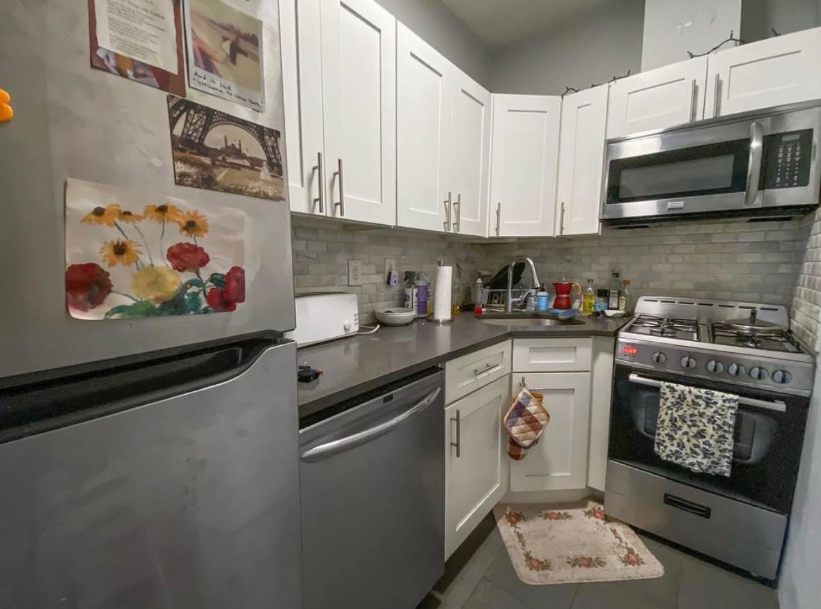 Beautiful 1-Bedroom Apartment for Rent in Astoria – No Roommates

A very beautiful and well-maintained 1-bedroom, 1-bathroom apartment is available for rent in Astoria. The entire unit is for rent — no roommates. All utilities are included in the rent. Pets are welcome.

We are looking for a clean, responsible, and honest individual to take over the lease.
If you're interested and would like to schedule a viewing, please send me a message.

Thank you!