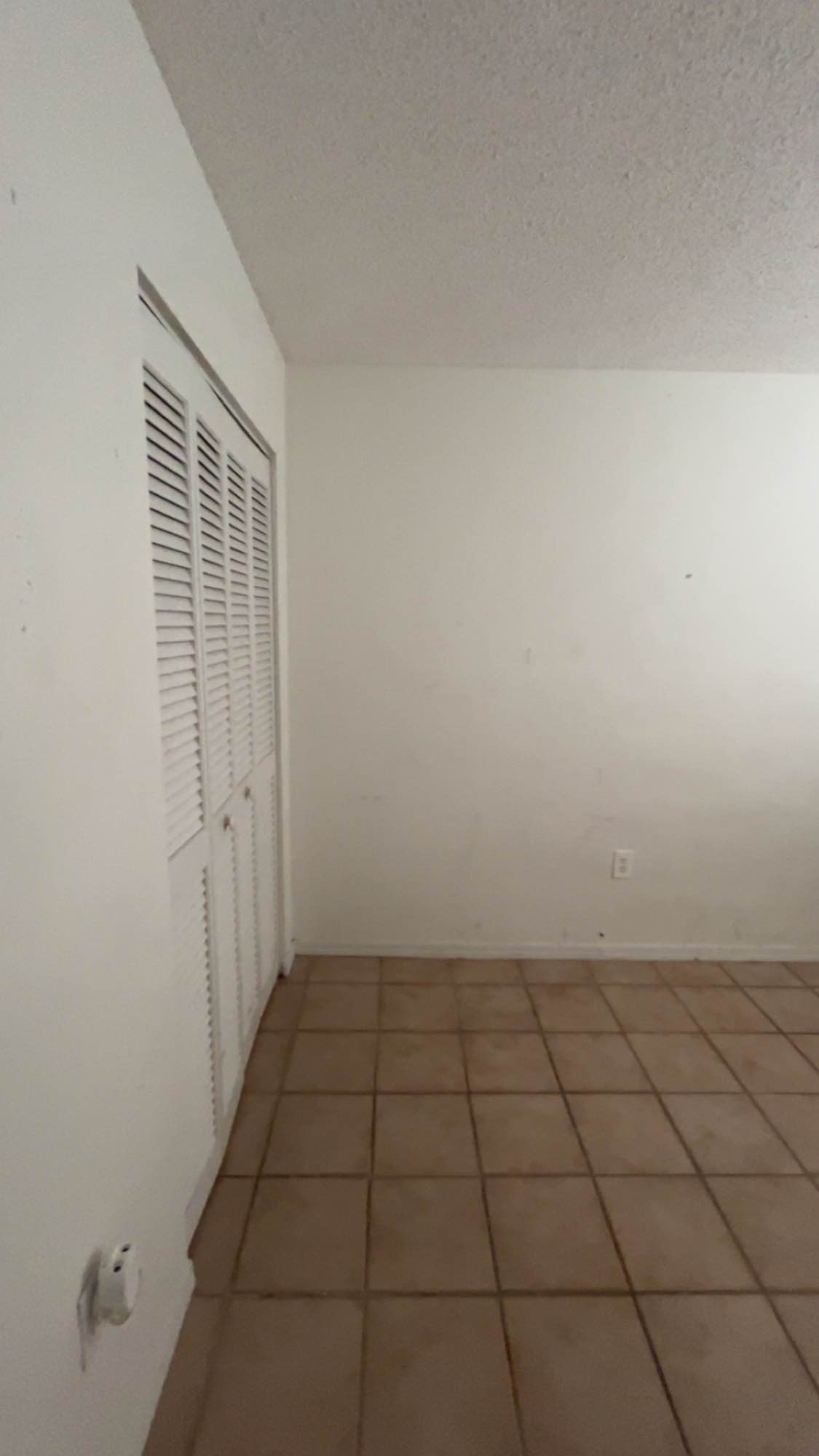 Have two bedroom for rent, a standard for 1200 and a master bedroom for 1500