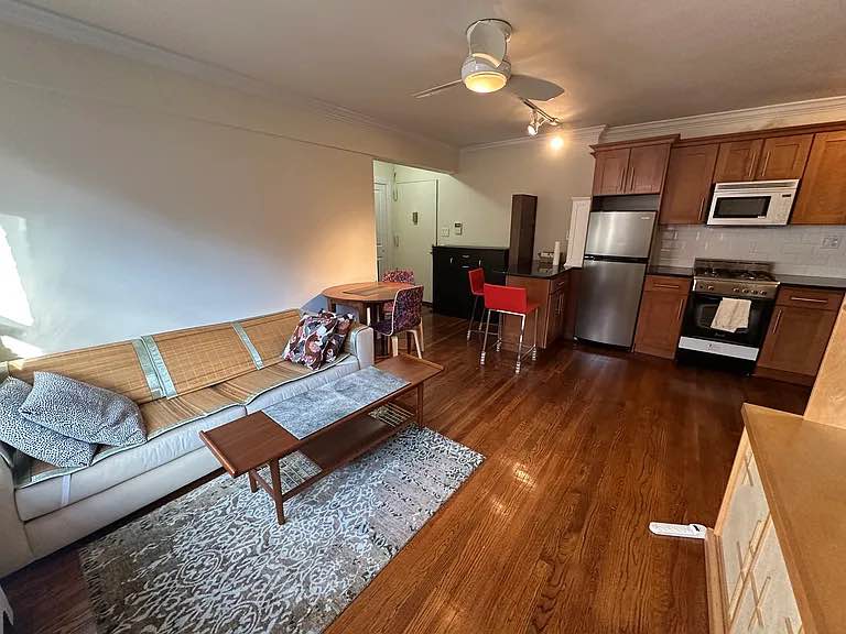 Enjoy sunny Western exposure in your recently renovated apartment home in an awesome Hudson Heights location.
Hardwood floors throughout. Open kitchen plan with stainless steel appliances including dishwasher.
Efficient layout. The building is perfectly situated next to beautiful Fort Tryon Park, one of New York City's most dramatic, with breathtaking Hudson River views and the world-famous Cloisters Museum. Ample proximity commerce, including supermarkets and a diverse selection of restaurants and nightspots, characterize the area.
For more info contact me on (donnafellbourelle01@outlook.com).