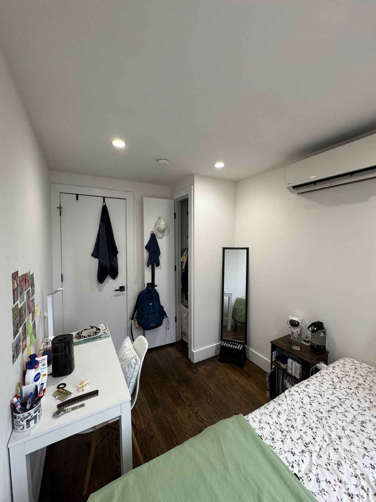 Apartment Features: 
✔️ Furnished Rooms
✔️ A couple of delis within 2 mins
✔️ Laundry in building
✔️ Nearest metro station 2 mins walk(A & C train) 
✔️ Microwave,Toaster,Dishwasher
✔️ Air Conditioner 
✔️ Lots of Restaurants & Takeaways
✔️ CCTVs installed outside the apartment for your safety, Virtual Doorman
✔️ 20 minute ride to Tandon and 40 min to Midtown Manhattan

Safe Neighbourhood

There is ample sunlight in the room.